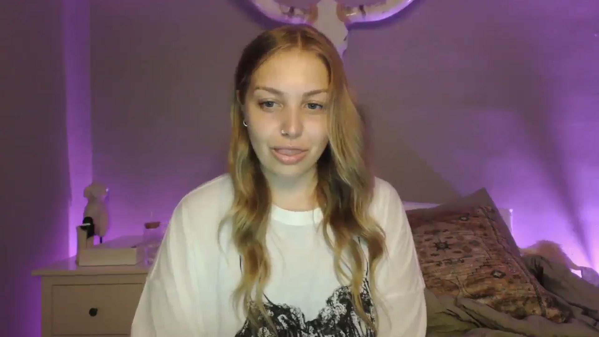 Gallery image thumbnail from Lovelyleah's myfreecams stream on, 07/28/2025, 16:17 image 18 of 20
