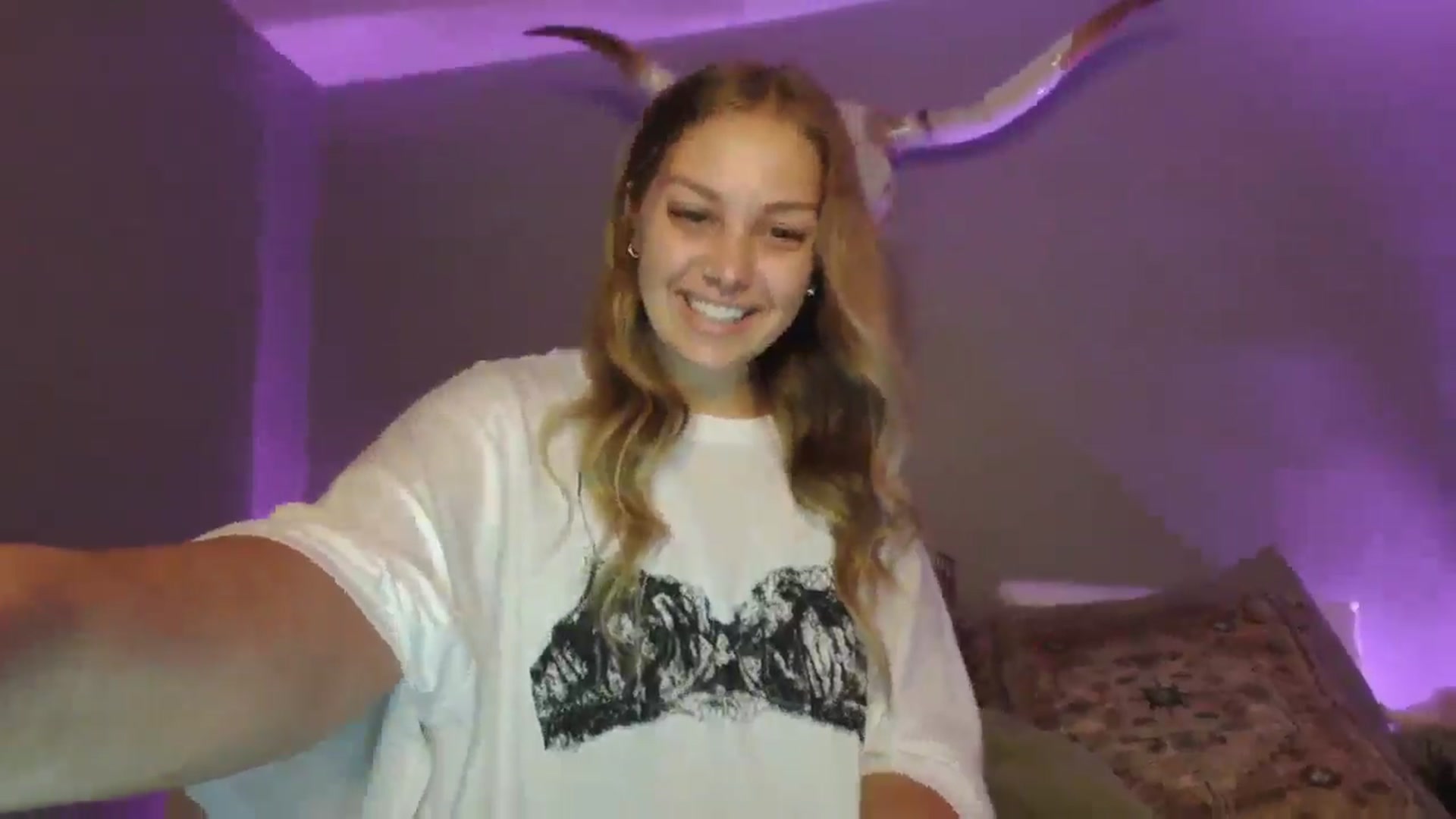 Gallery image thumbnail from Lovelyleah's myfreecams stream on, 07/28/2025, 16:17 image 11 of 20