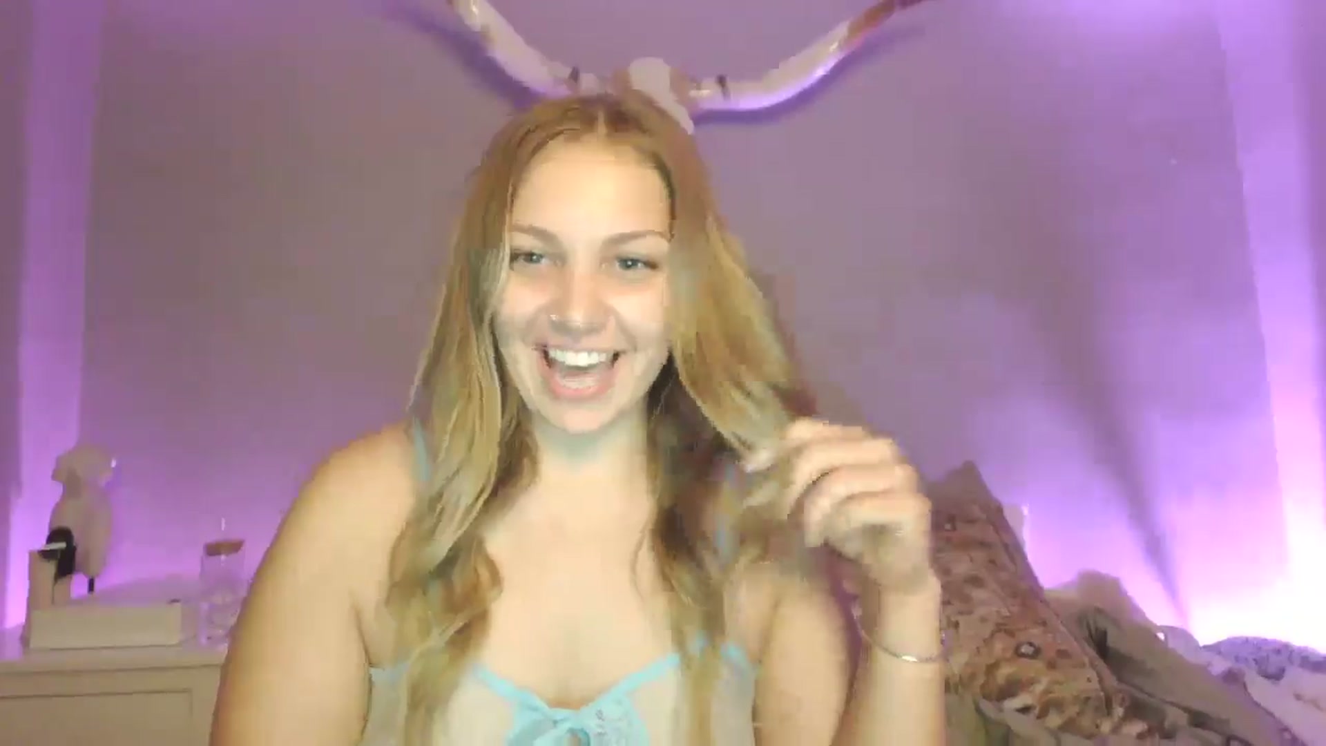 Gallery image thumbnail from Lovelyleah's myfreecams stream on, 07/28/2025, 16:48 image 5 of 20