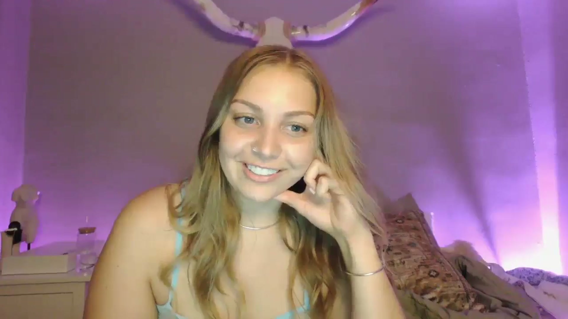 Gallery image thumbnail from Lovelyleah's myfreecams stream on, 07/28/2025, 16:48 image 15 of 20