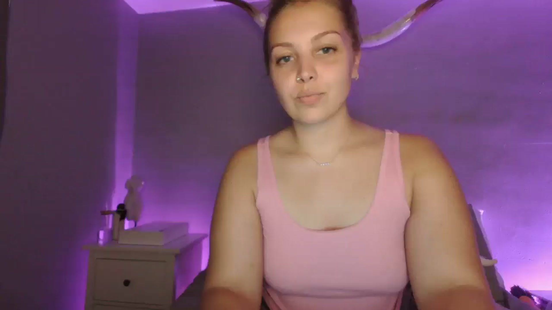 Gallery image thumbnail from Lovelyleah's myfreecams stream on, 08/03/2025, 19:20 image 1 of 20