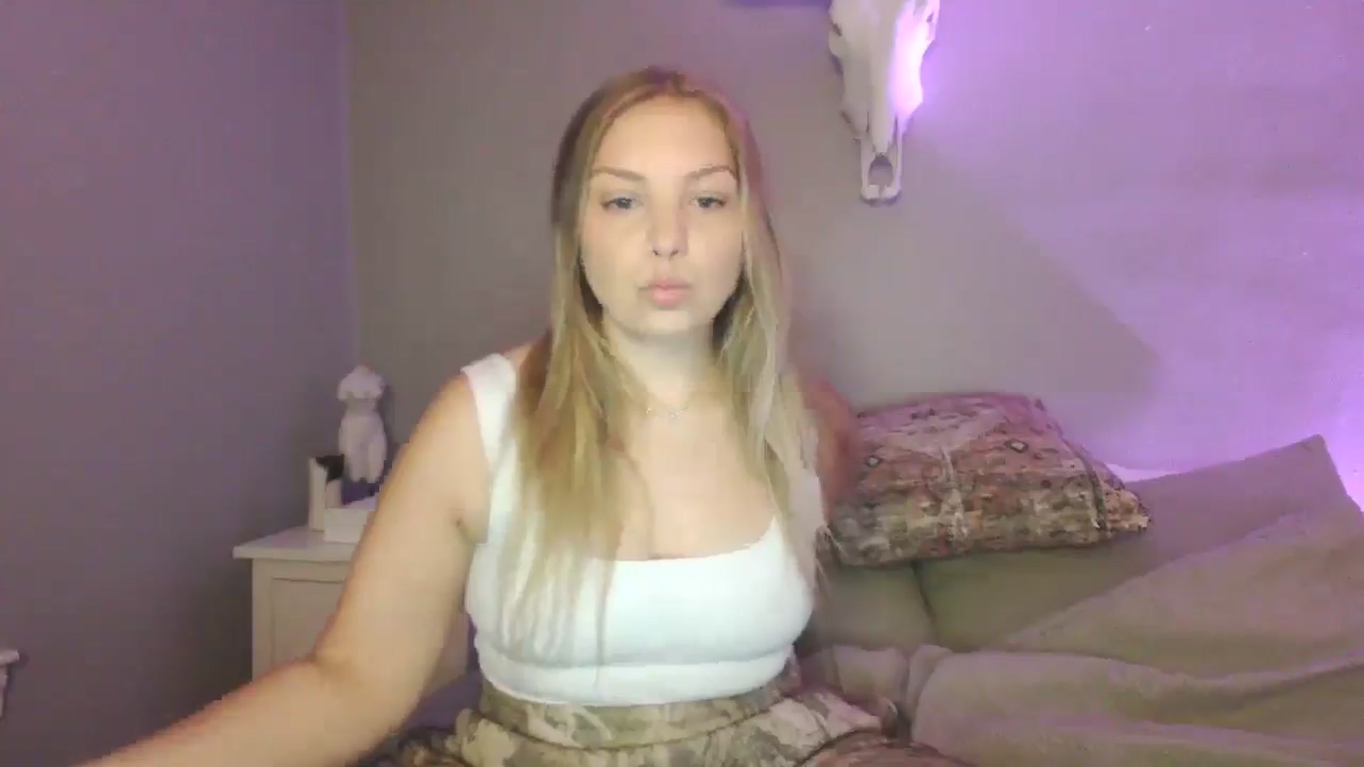 Gallery image thumbnail from Lovelyleah's myfreecams stream on, 08/05/2025, 15:37 image 17 of 20