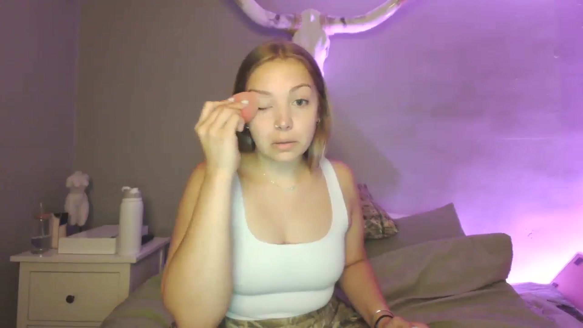 Gallery image thumbnail from Lovelyleah's myfreecams stream on, 08/05/2025, 15:37 image 4 of 20