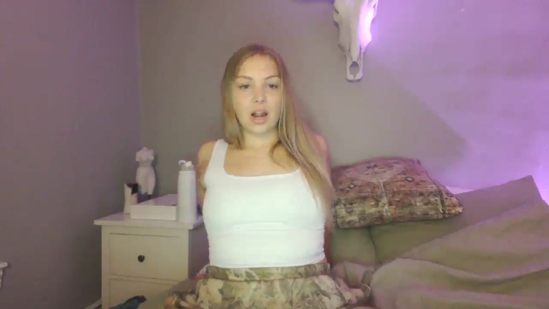 Gallery image thumbnail from Lovelyleah's myfreecams stream on, 08/05/2025, 15:37 image 20 of 20