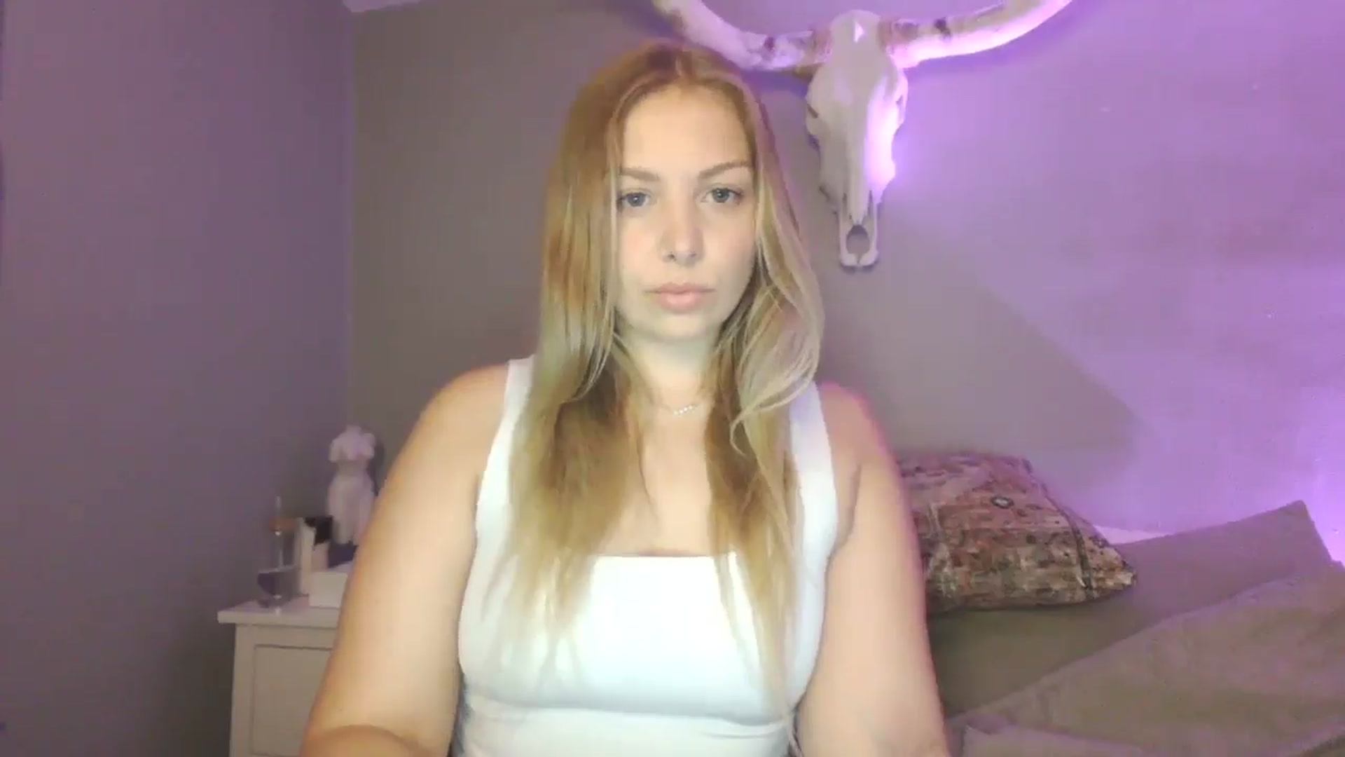 Gallery image thumbnail from Lovelyleah's myfreecams stream on, 08/05/2025, 15:37 image 16 of 20