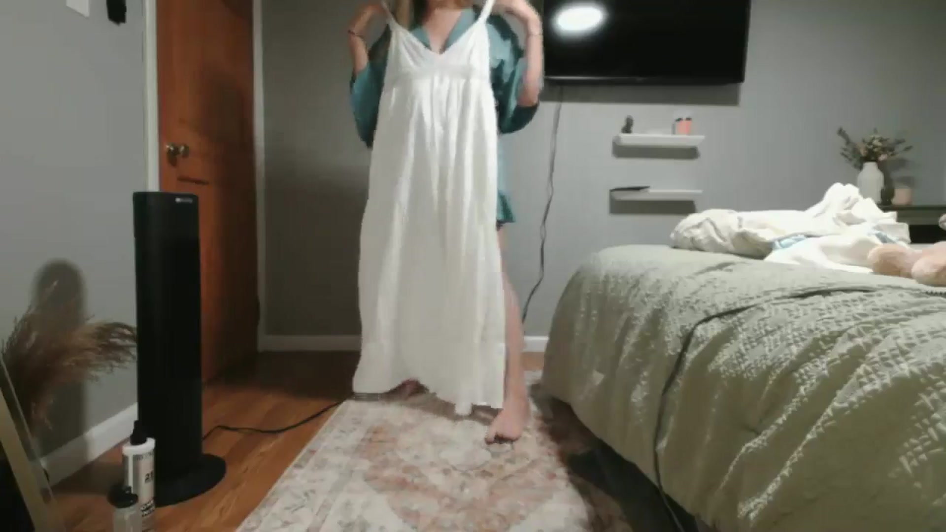 Gallery image thumbnail from Lovelyleah's myfreecams stream on, 08/09/2025, 15:55 image 14 of 20