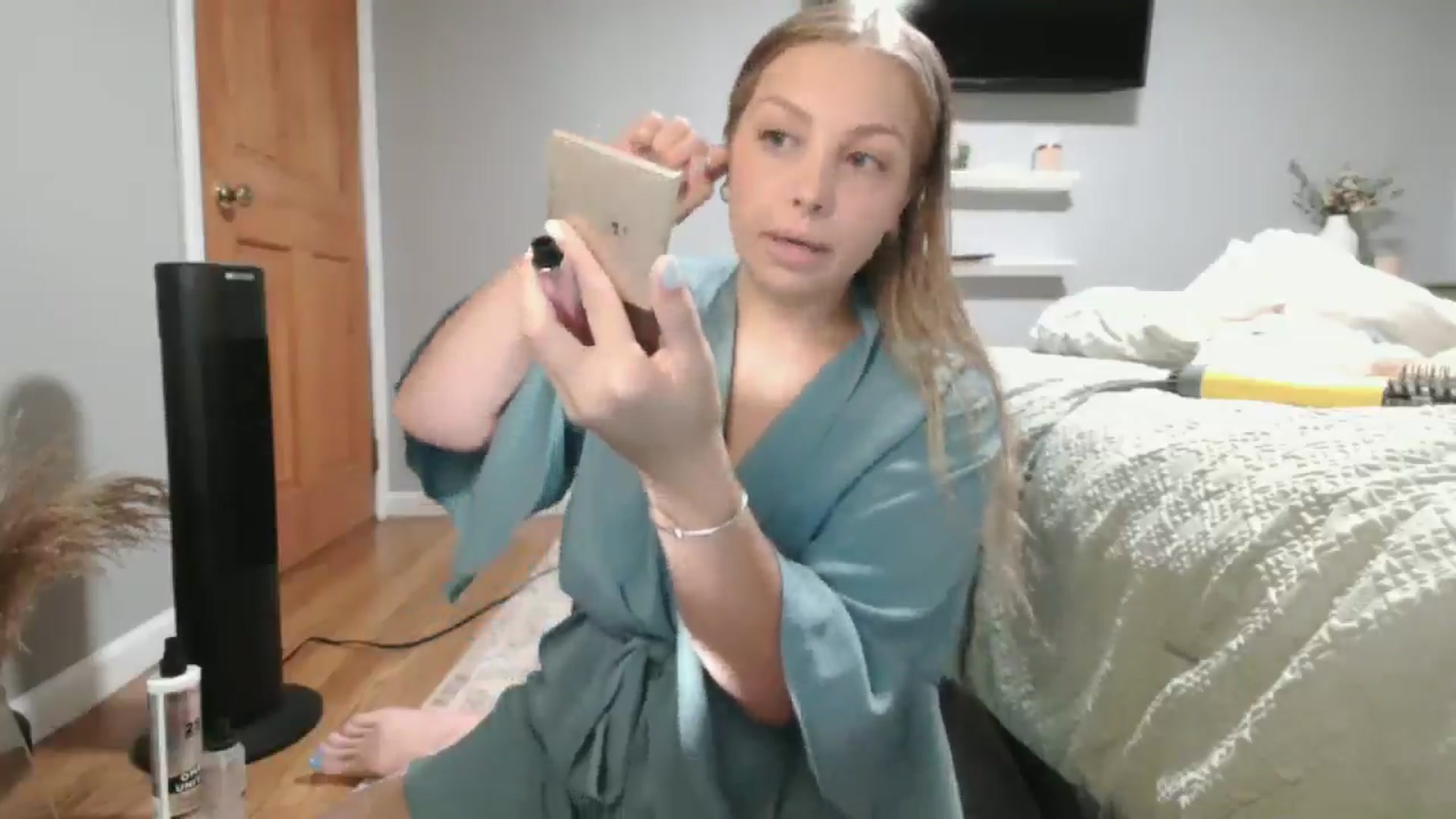 Gallery image thumbnail from Lovelyleah's myfreecams stream on, 08/09/2025, 15:55 image 11 of 20