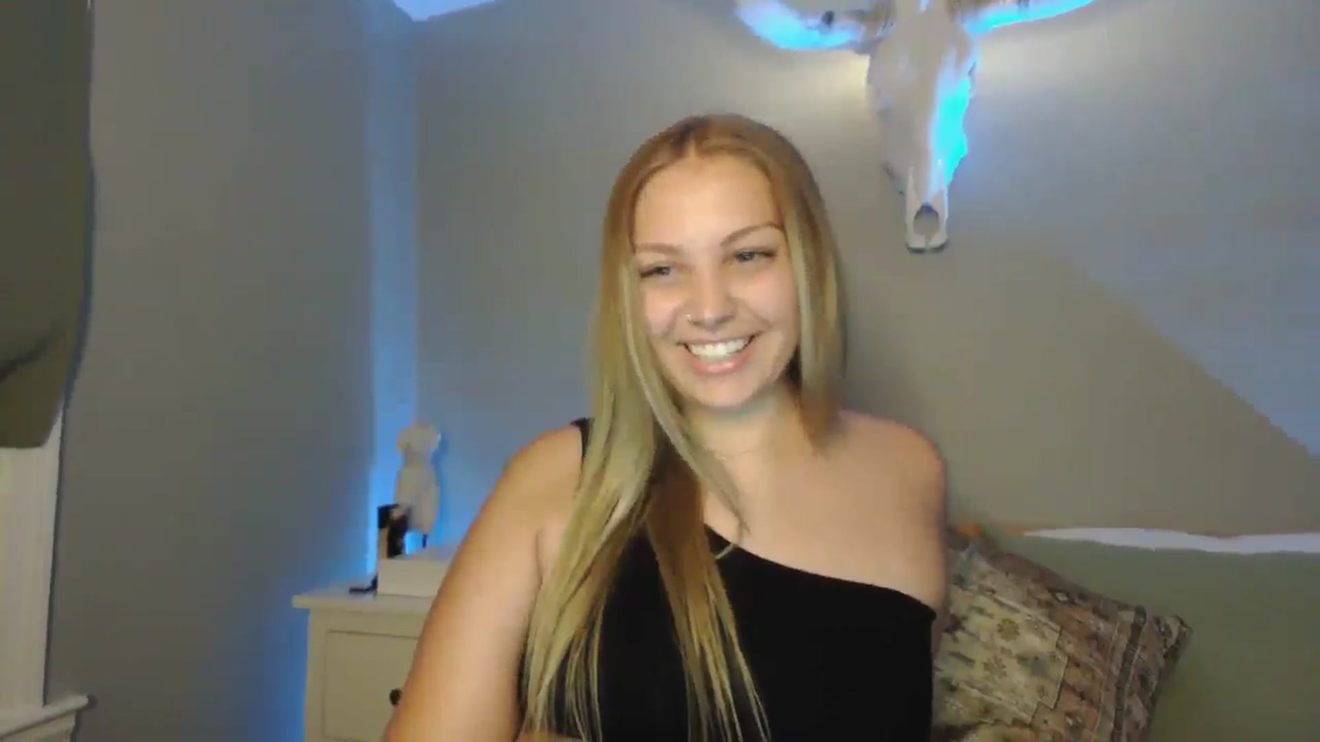 Gallery image thumbnail from Lovelyleah's myfreecams stream on, 08/12/2025, 18:21 image 12 of 20