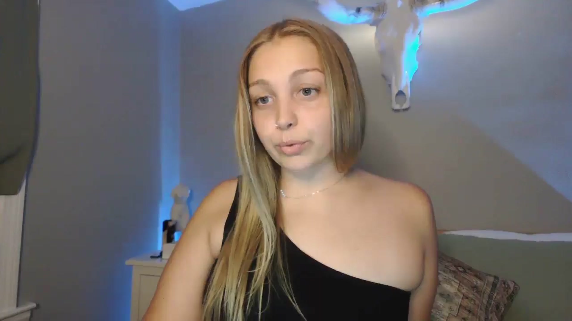 Gallery image thumbnail from Lovelyleah's myfreecams stream on, 08/12/2025, 18:21 image 9 of 20