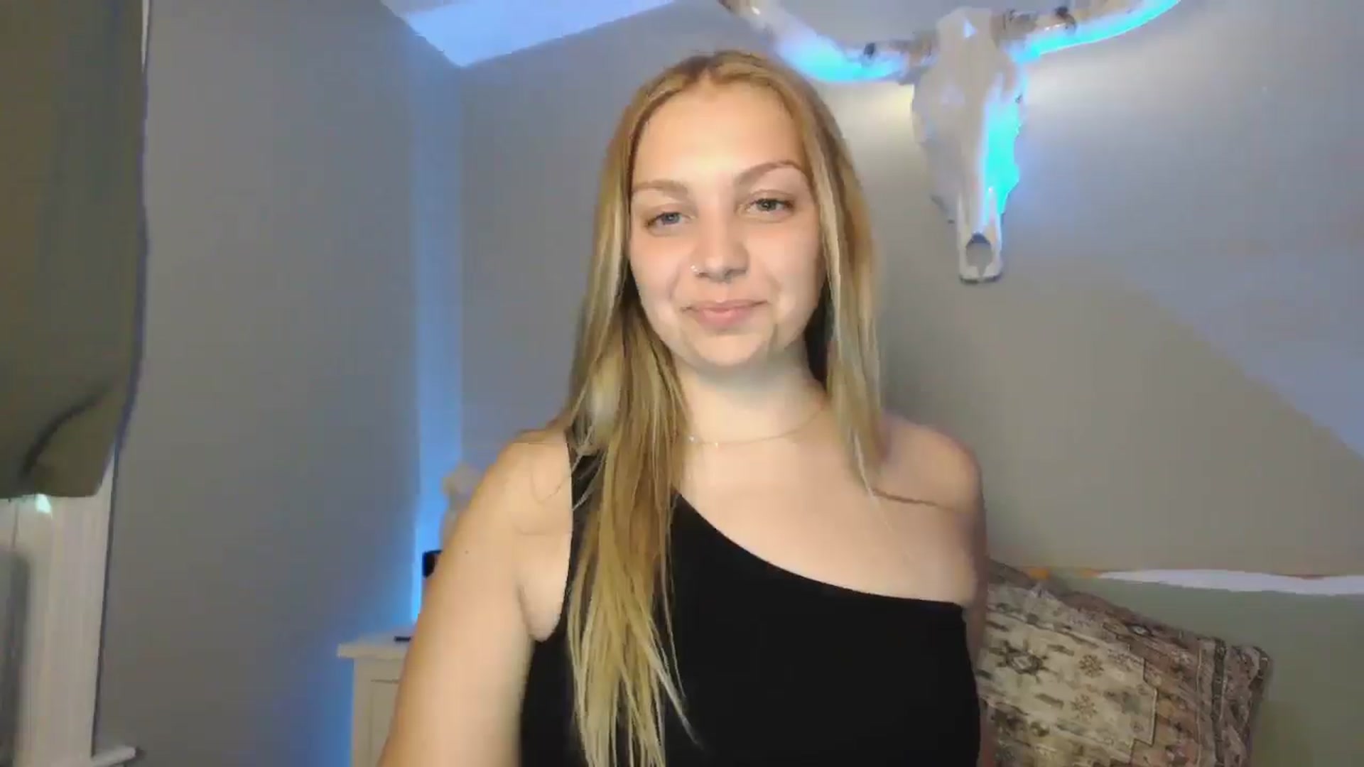 Gallery image thumbnail from Lovelyleah's myfreecams stream on, 08/12/2025, 18:21 image 16 of 20
