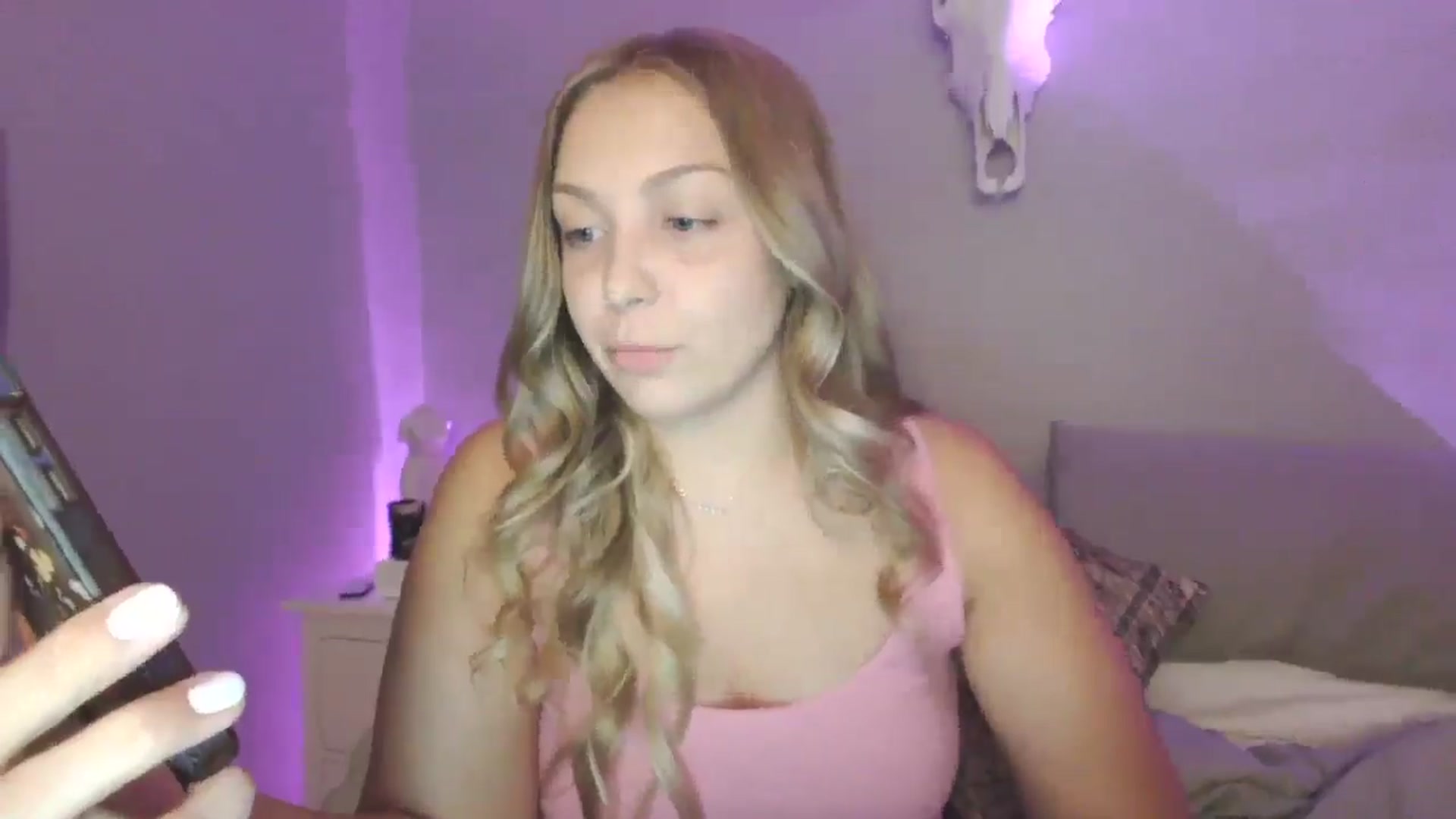 Gallery image thumbnail from Lovelyleah's myfreecams stream on, 08/14/2025, 03:29 image 7 of 20