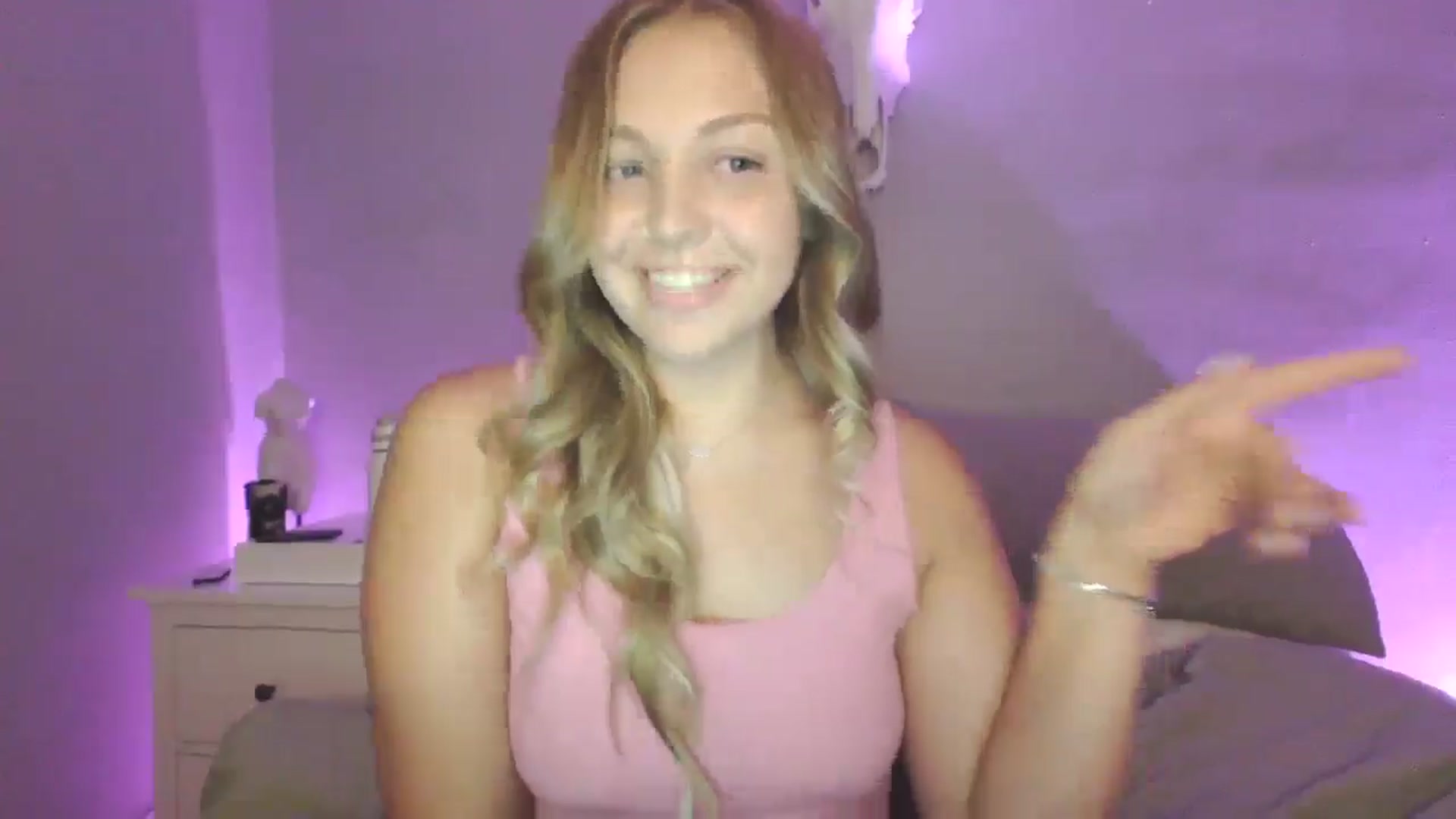 Gallery image thumbnail from Lovelyleah's myfreecams stream on, 08/14/2025, 03:29 image 4 of 20