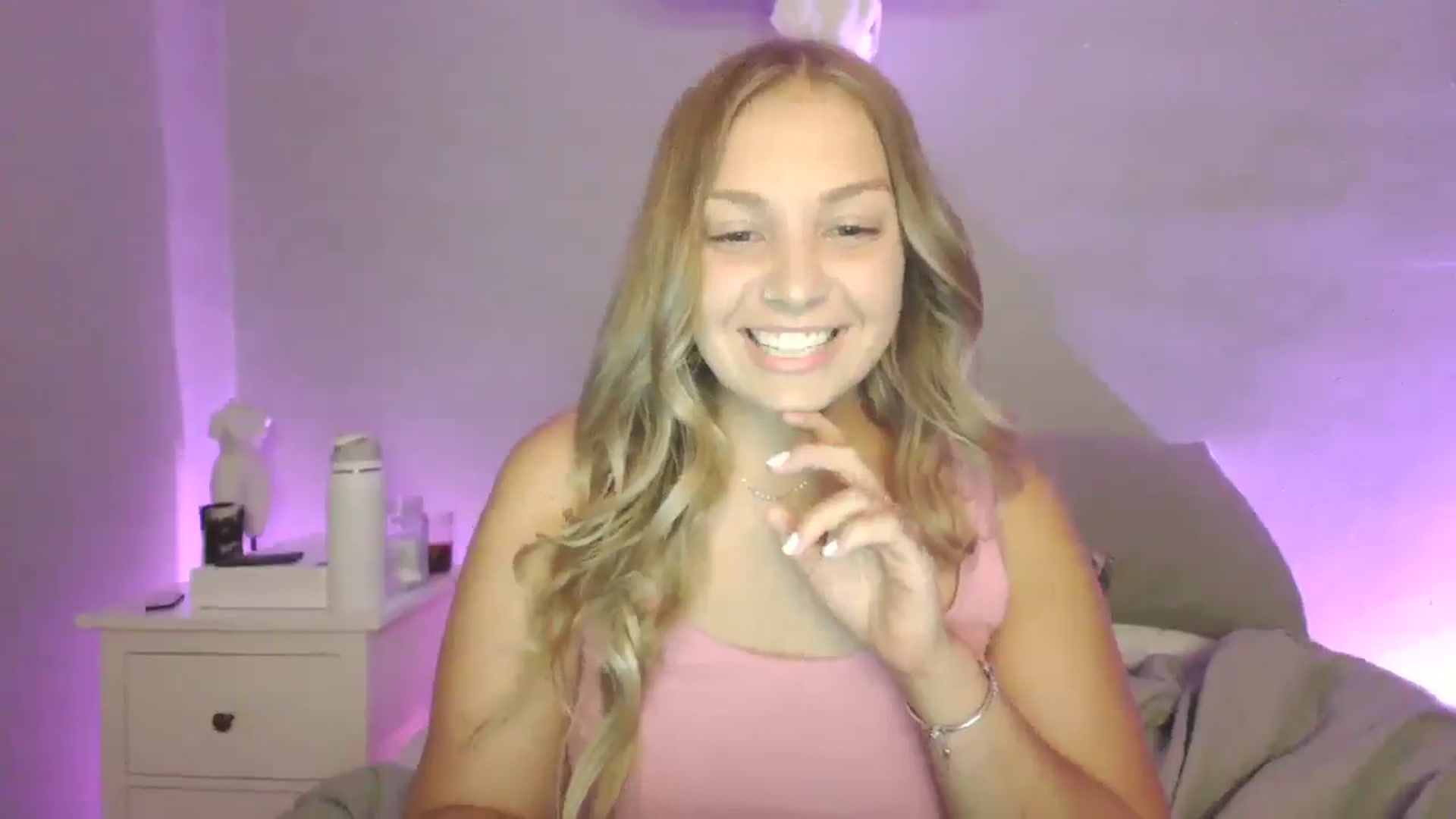 Gallery image thumbnail from Lovelyleah's myfreecams stream on, 08/14/2025, 03:29 image 13 of 20