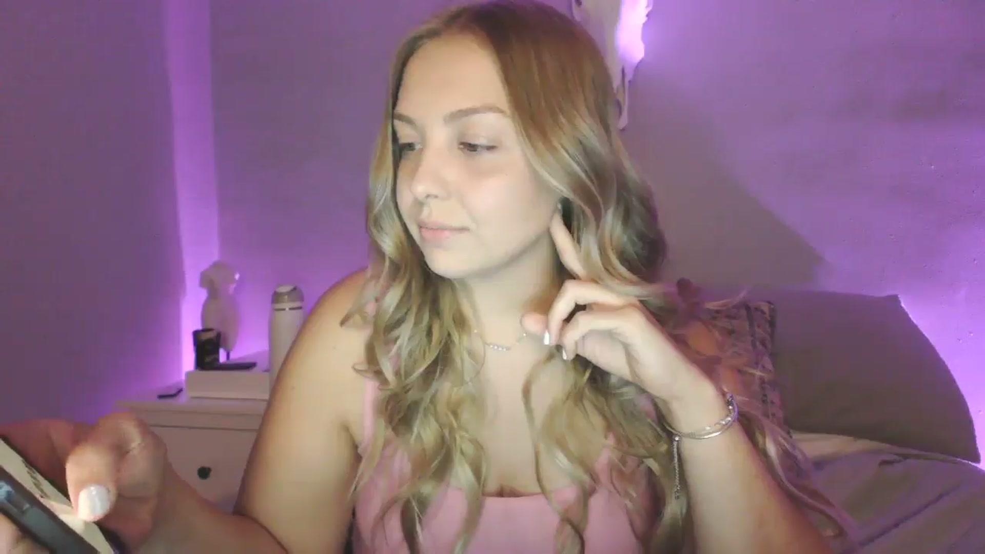 Gallery image thumbnail from Lovelyleah's myfreecams stream on, 08/14/2025, 03:29 image 2 of 20
