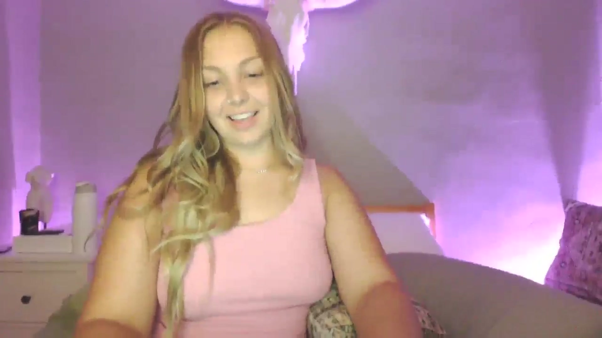 Gallery image thumbnail from Lovelyleah's myfreecams stream on, 08/14/2025, 04:32 image 3 of 20