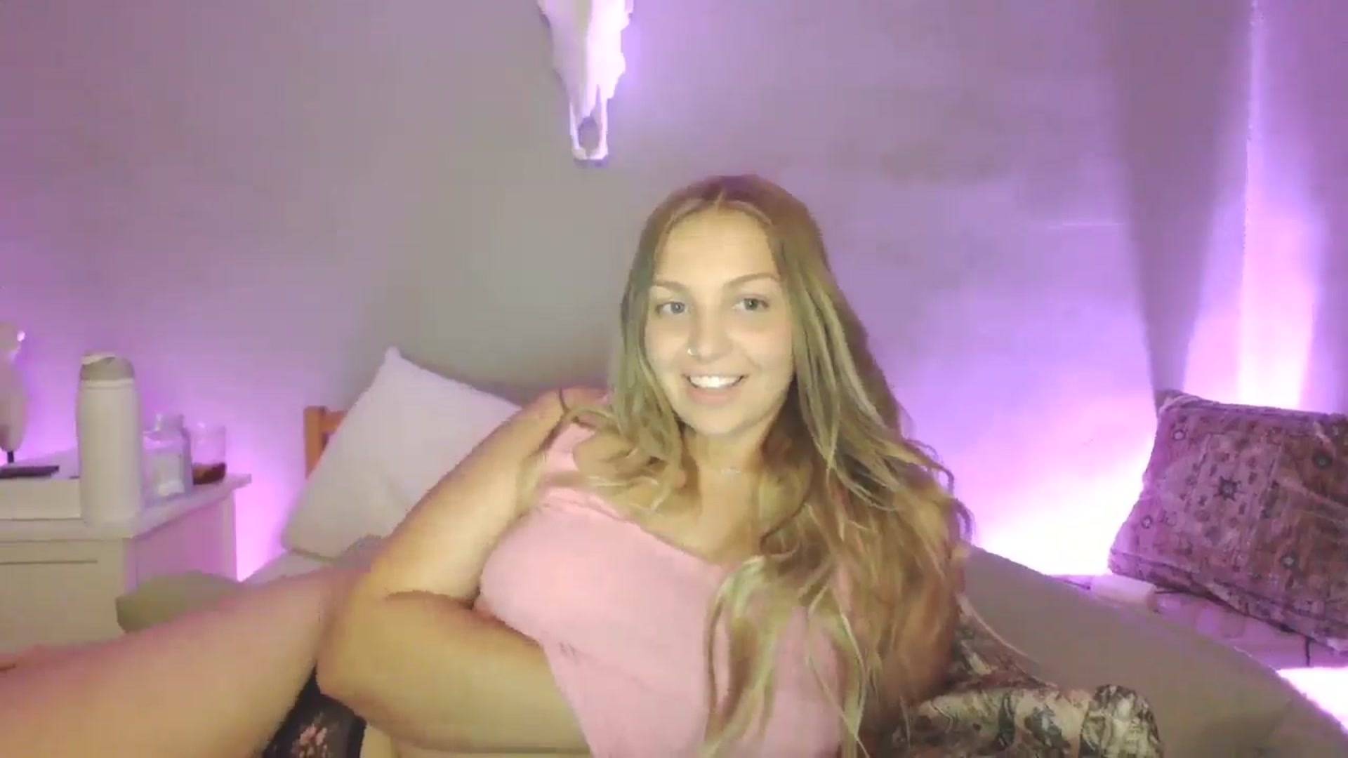Gallery image thumbnail from Lovelyleah's myfreecams stream on, 08/14/2025, 04:32 image 17 of 20