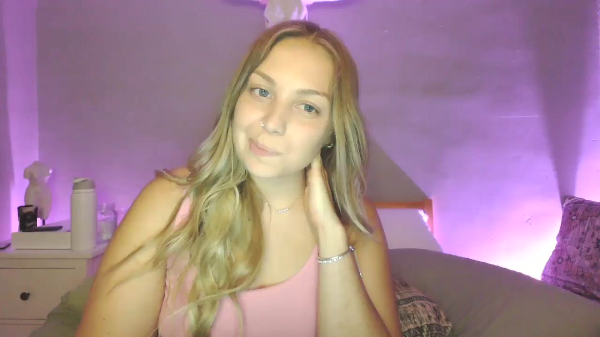 Gallery image thumbnail from Lovelyleah's myfreecams stream on, 08/14/2025, 04:32 image 5 of 20