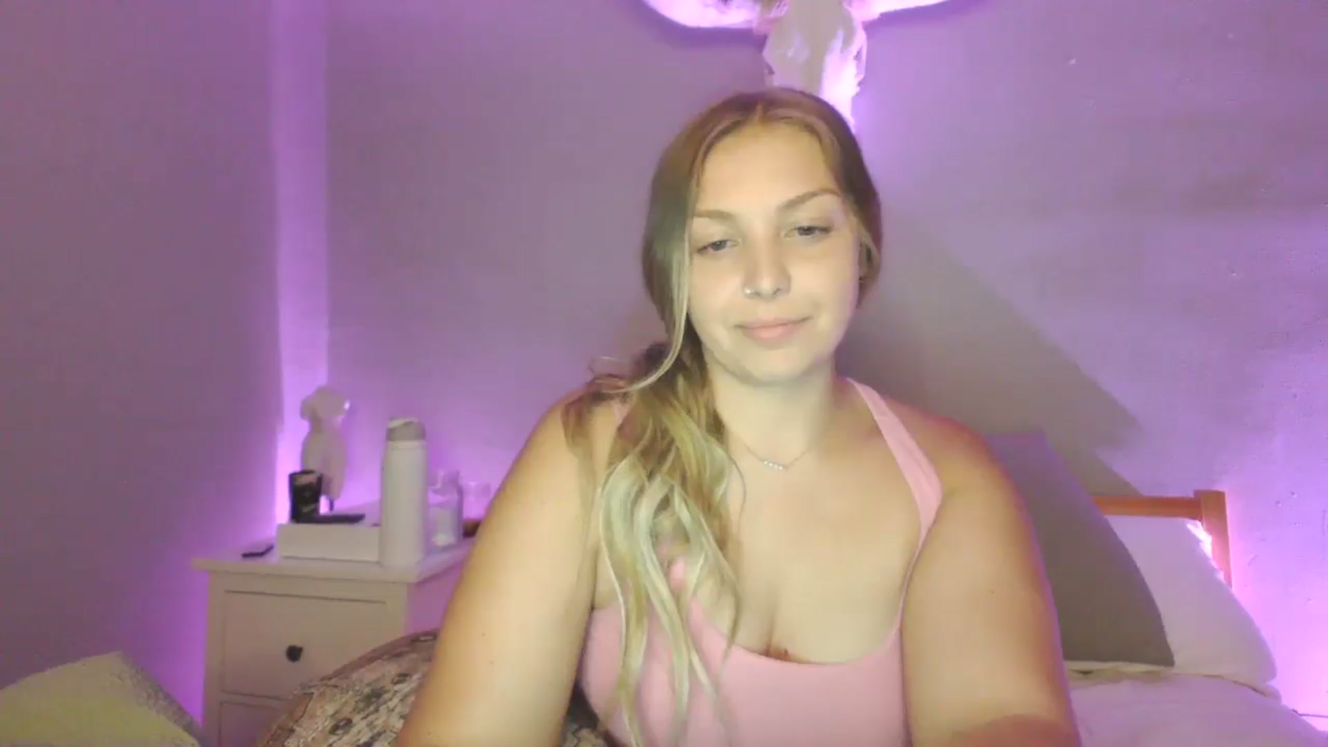 Gallery image thumbnail from Lovelyleah's myfreecams stream on, 08/14/2025, 05:39 image 4 of 20