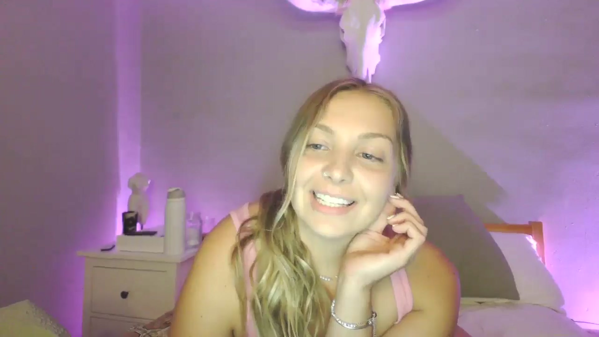 Gallery image thumbnail from Lovelyleah's myfreecams stream on, 08/14/2025, 05:39 image 10 of 20