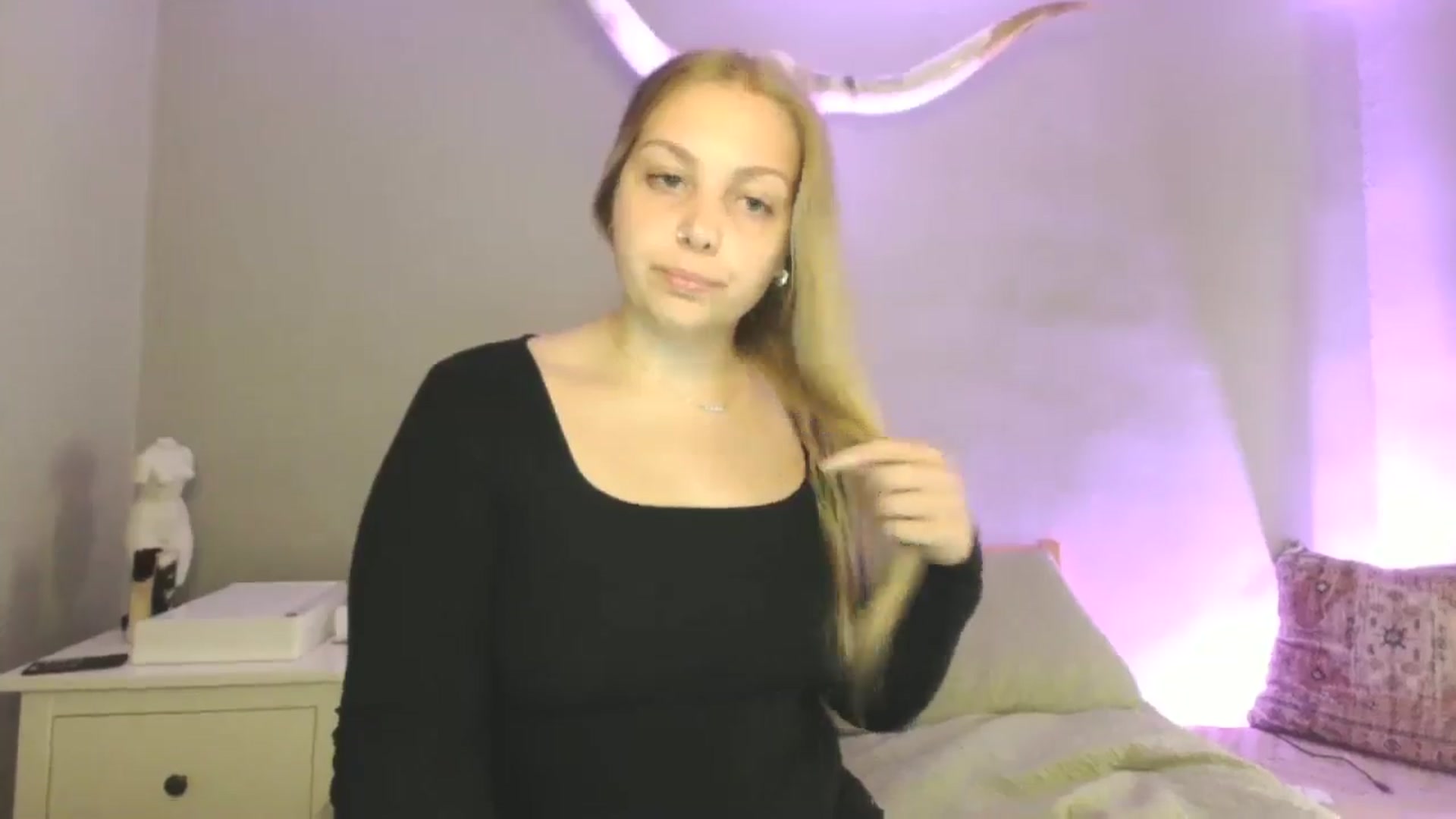 Gallery image thumbnail from Lovelyleah's myfreecams stream on, 08/18/2025, 17:50 image 18 of 20