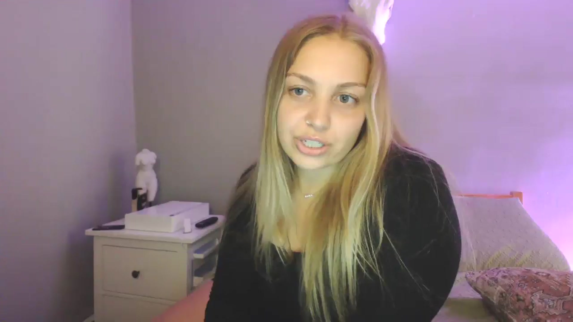 Gallery image thumbnail from Lovelyleah's myfreecams stream on, 08/18/2025, 19:02 image 6 of 20