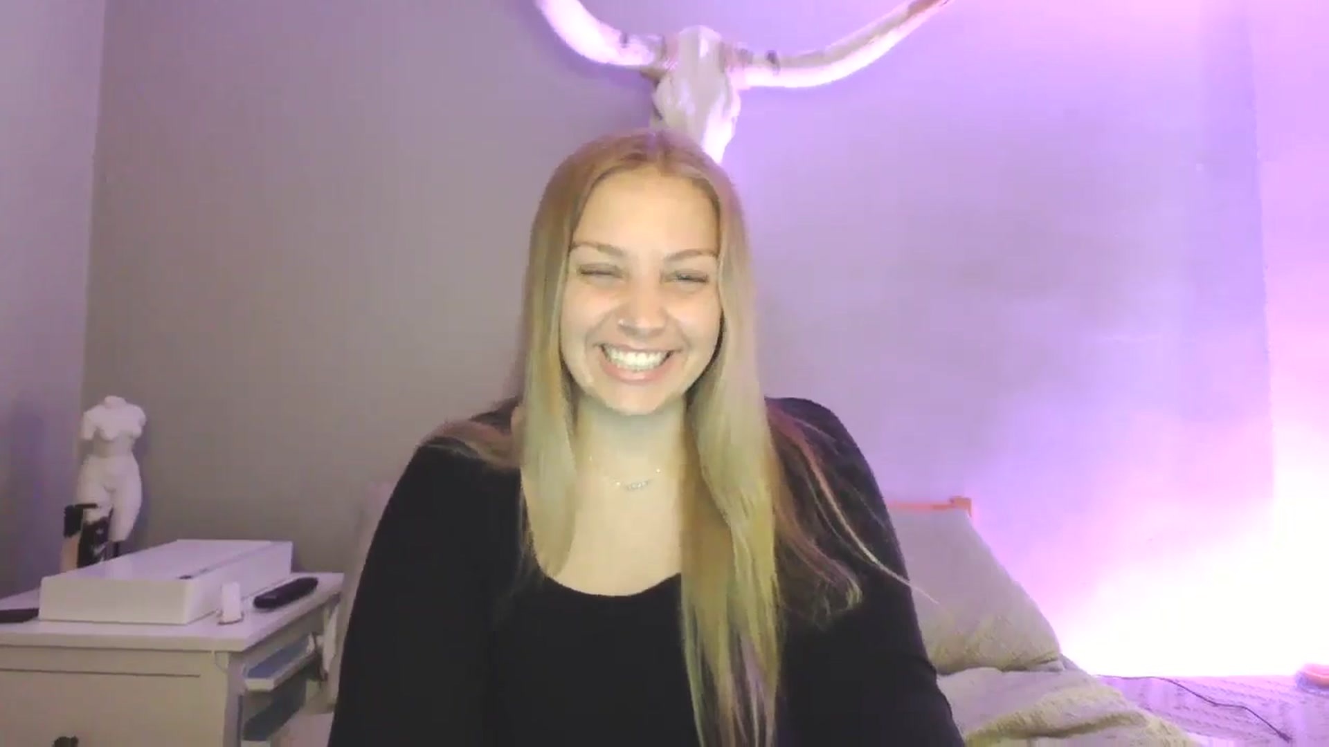 Gallery image thumbnail from Lovelyleah's myfreecams stream on, 08/18/2025, 19:02 image 3 of 20
