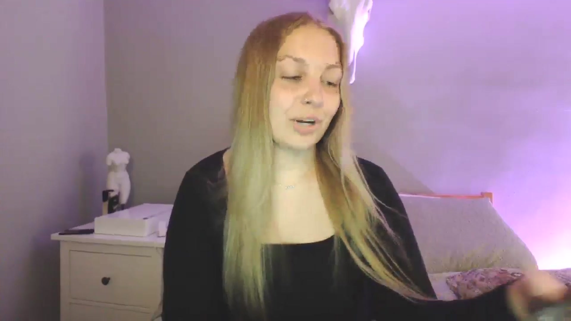 Gallery image thumbnail from Lovelyleah's myfreecams stream on, 08/18/2025, 19:02 image 7 of 20
