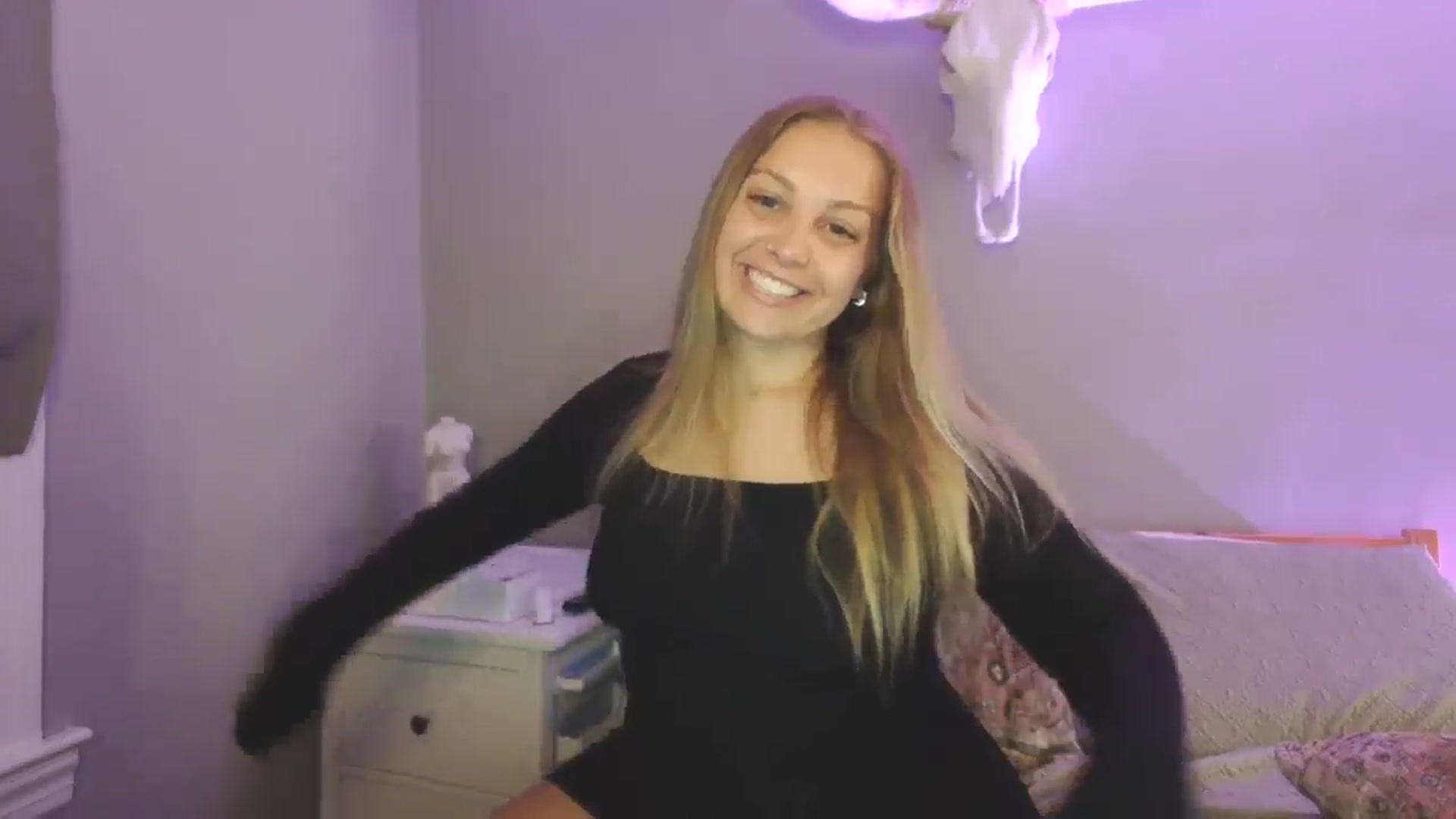 Gallery image thumbnail from Lovelyleah's myfreecams stream on, 08/18/2025, 19:02 image 5 of 20