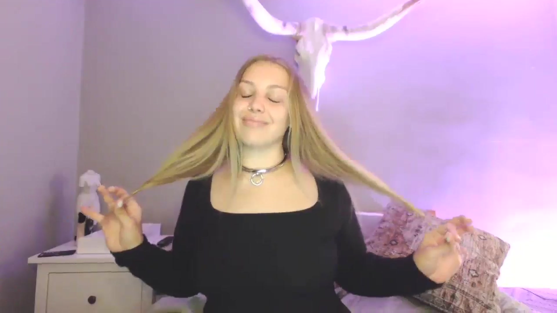 Gallery image thumbnail from Lovelyleah's myfreecams stream on, 08/18/2025, 19:02 image 16 of 20