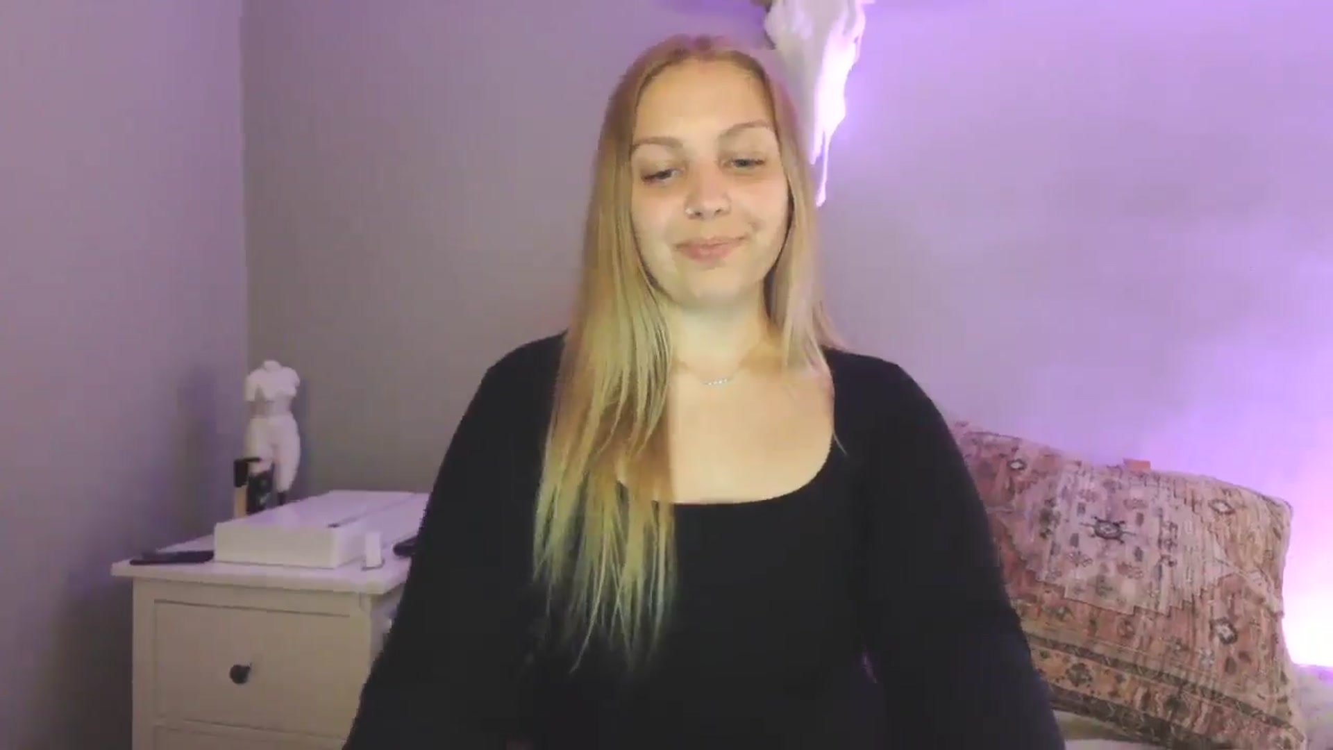 Gallery image thumbnail from Lovelyleah's myfreecams stream on, 08/18/2025, 19:02 image 10 of 20