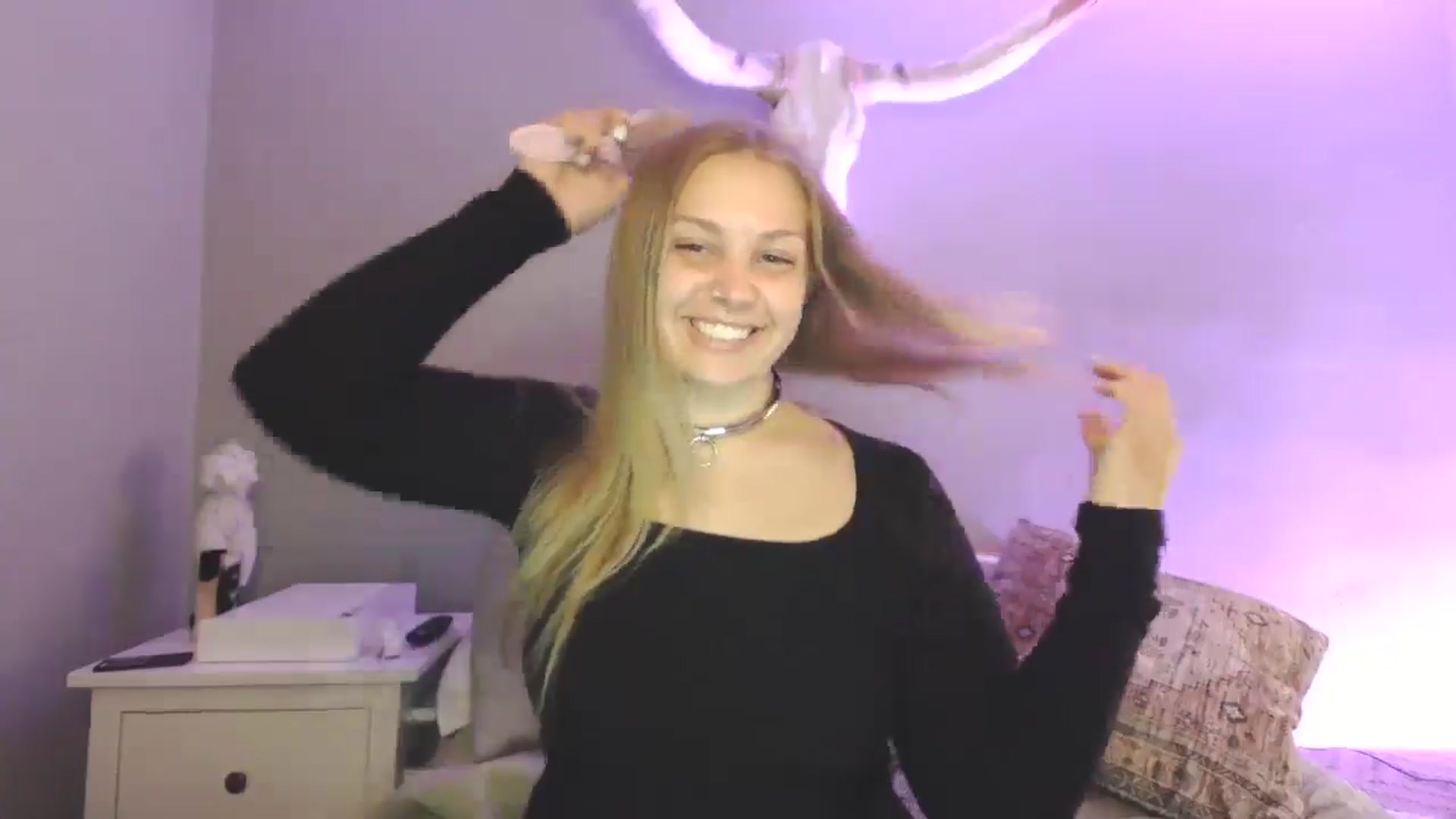Gallery image thumbnail from Lovelyleah's myfreecams stream on, 08/18/2025, 19:02 image 15 of 20