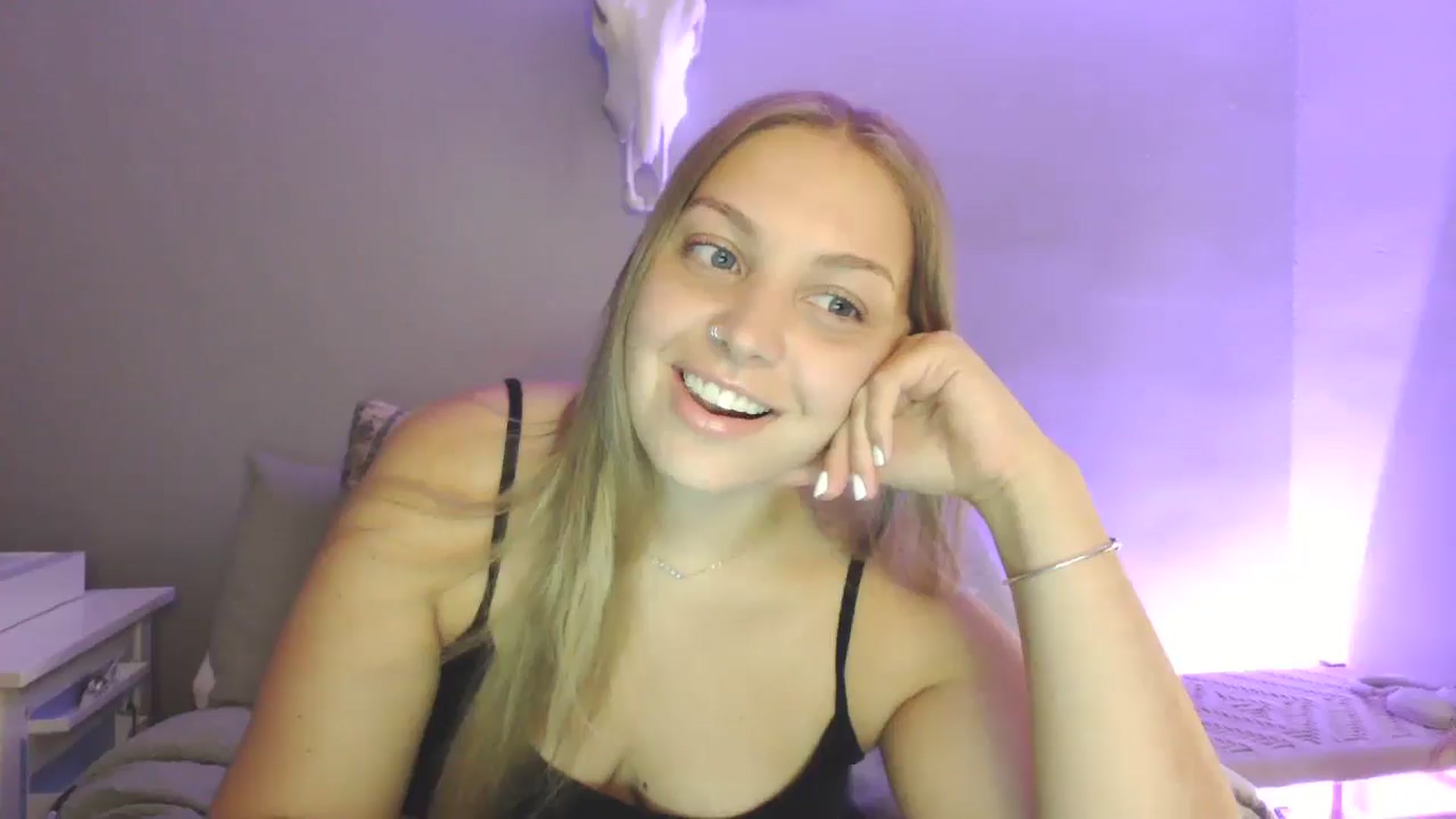 Gallery image thumbnail from Lovelyleah's myfreecams stream on, 08/21/2025, 16:19 image 2 of 20