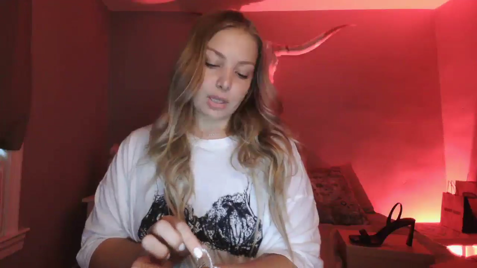 Gallery image thumbnail from Lovelyleah's myfreecams stream on, 08/25/2025, 15:25 image 8 of 20