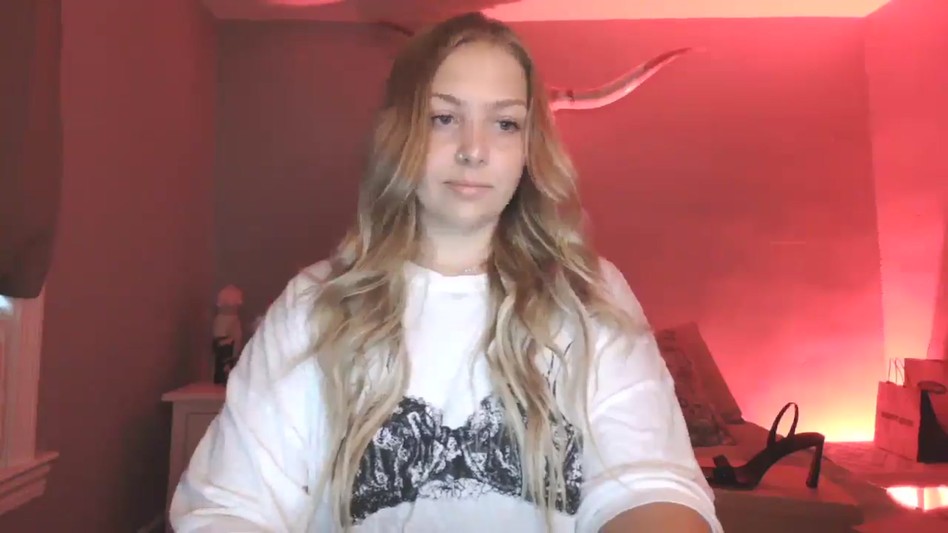 Gallery image thumbnail from Lovelyleah's myfreecams stream on, 08/25/2025, 15:25 image 9 of 20