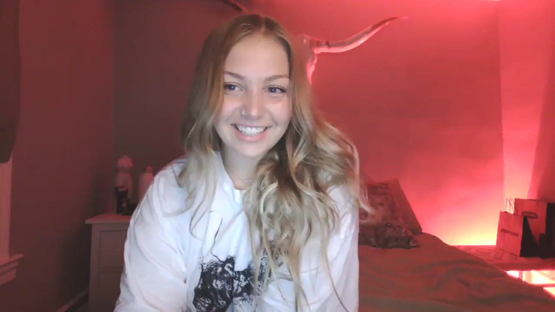 Gallery image thumbnail from Lovelyleah's myfreecams stream on, 08/25/2025, 15:25 image 1 of 20