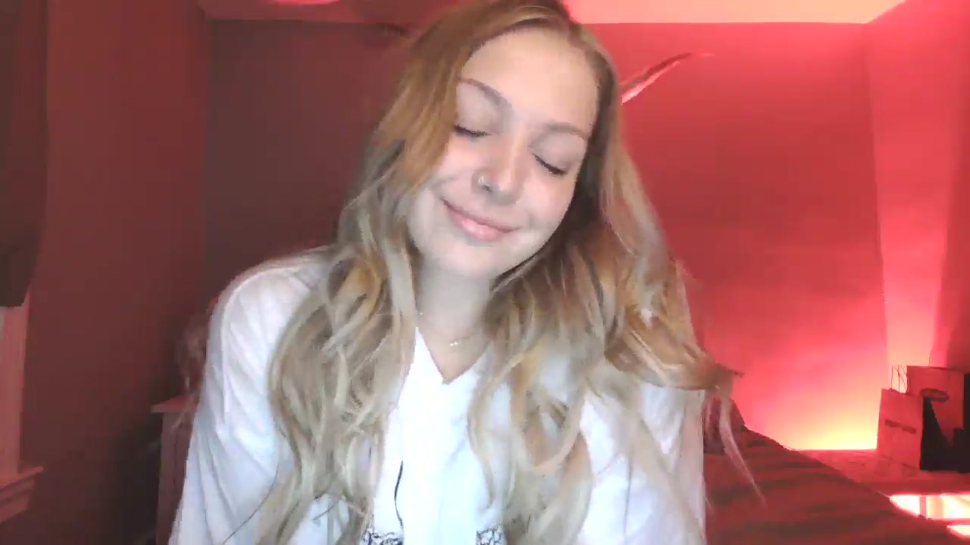 Gallery image thumbnail from Lovelyleah's myfreecams stream on, 08/25/2025, 15:25 image 4 of 20