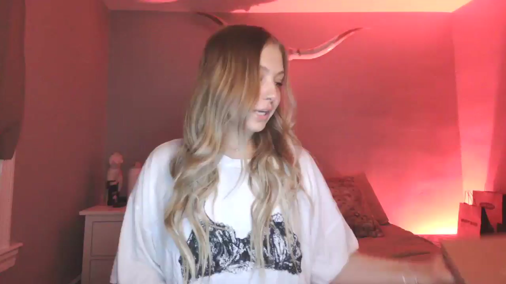 Gallery image thumbnail from Lovelyleah's myfreecams stream on, 08/25/2025, 15:25 image 6 of 20