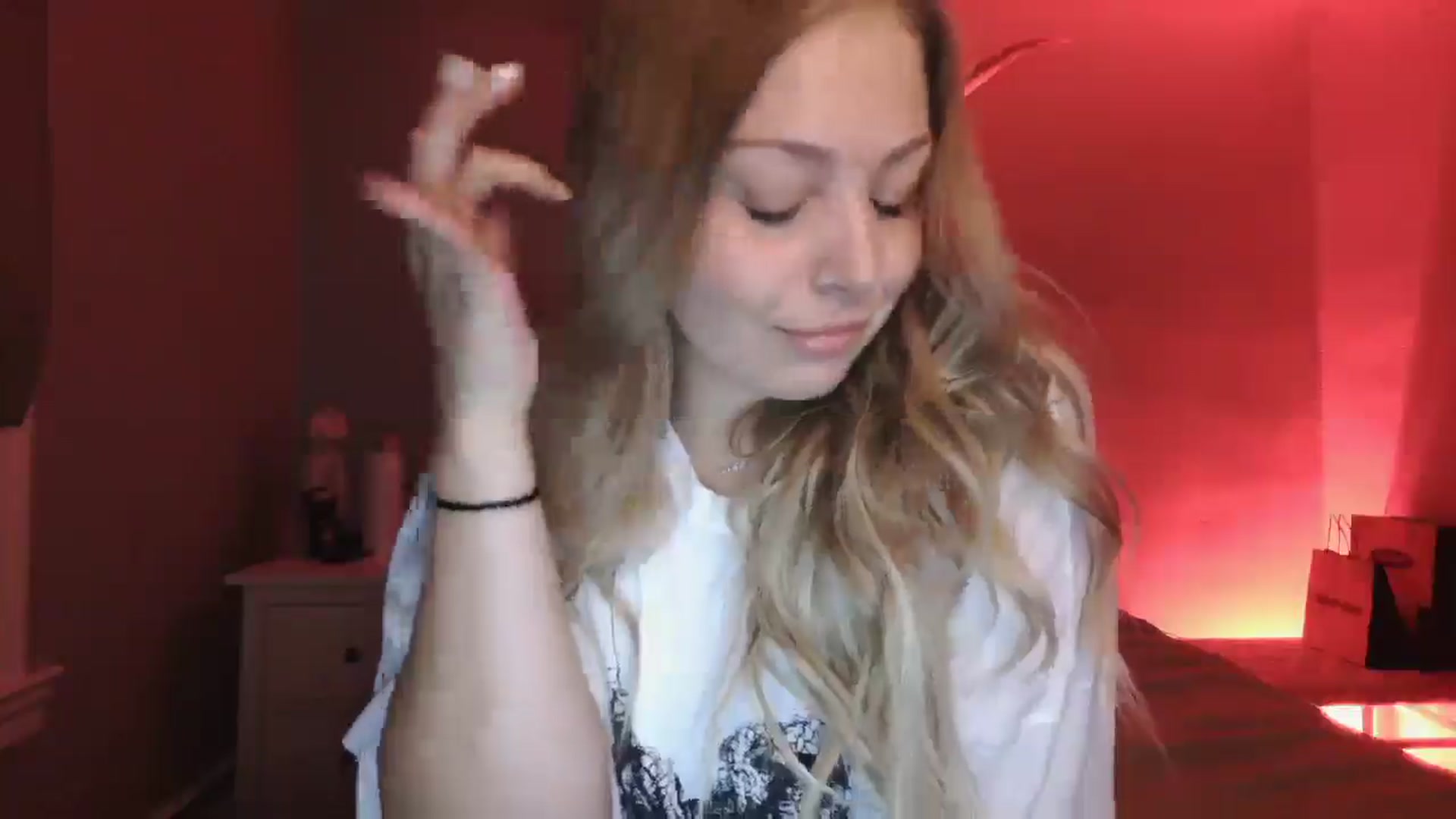 Gallery image thumbnail from Lovelyleah's myfreecams stream on, 08/25/2025, 15:25 image 3 of 20