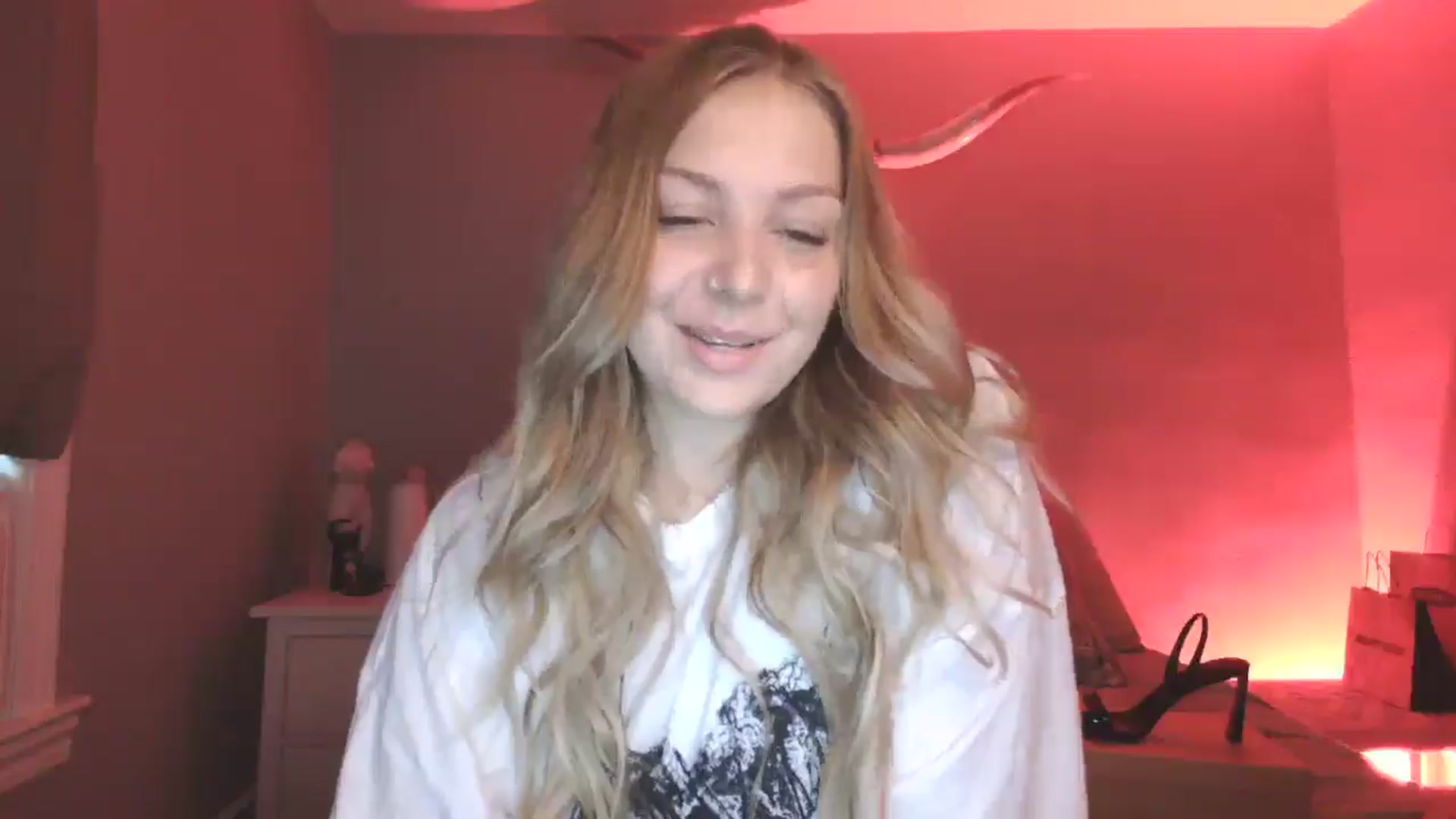 Gallery image thumbnail from Lovelyleah's myfreecams stream on, 08/25/2025, 15:25 image 7 of 20