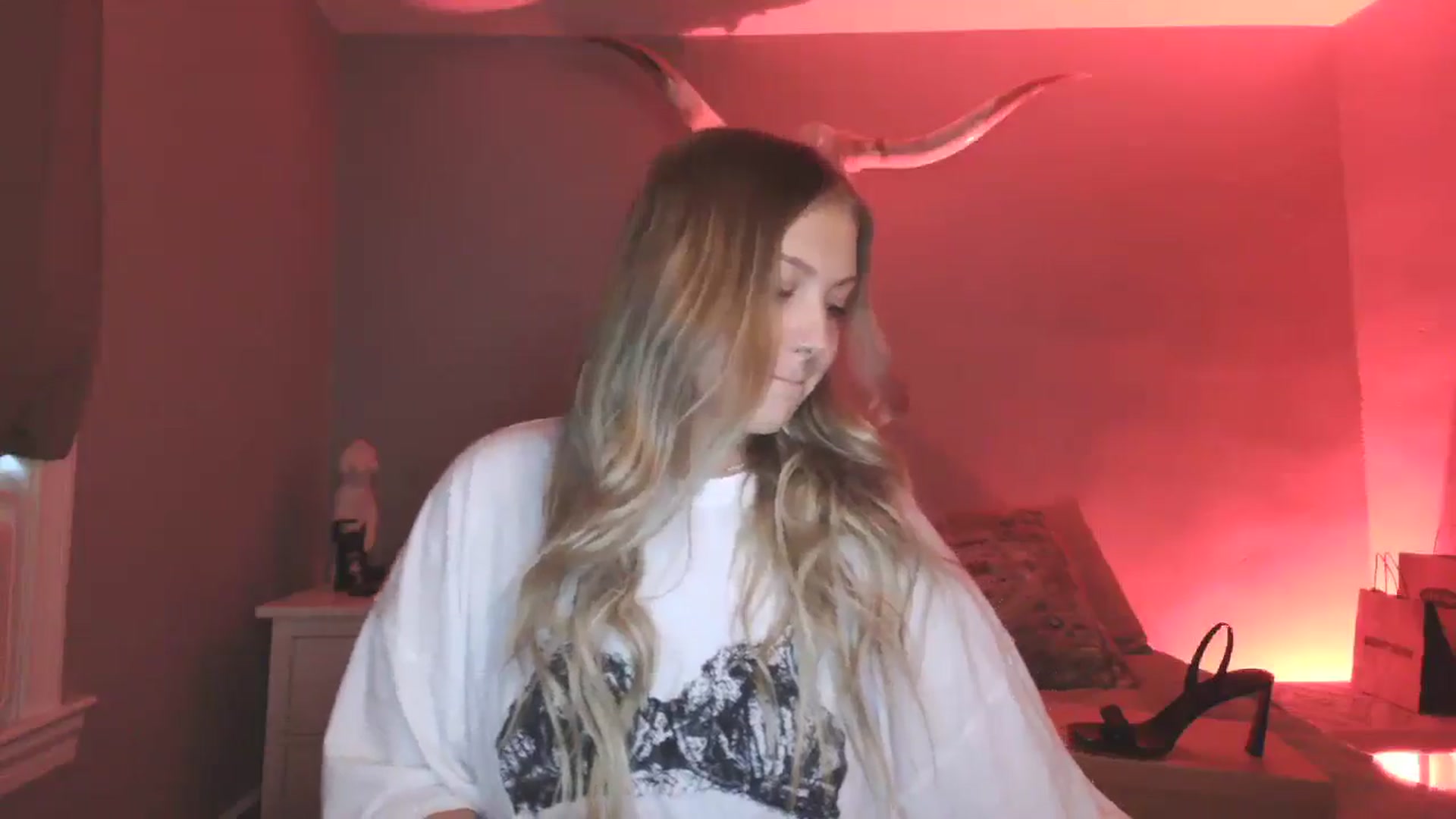 Gallery image thumbnail from Lovelyleah's myfreecams stream on, 08/25/2025, 15:25 image 16 of 20