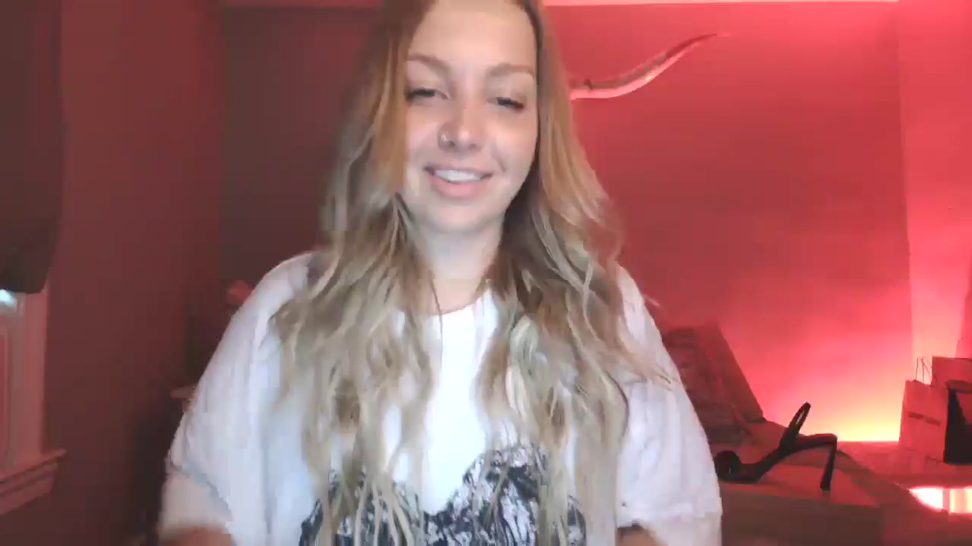 Gallery image thumbnail from Lovelyleah's myfreecams stream on, 08/25/2025, 16:33 image 7 of 20
