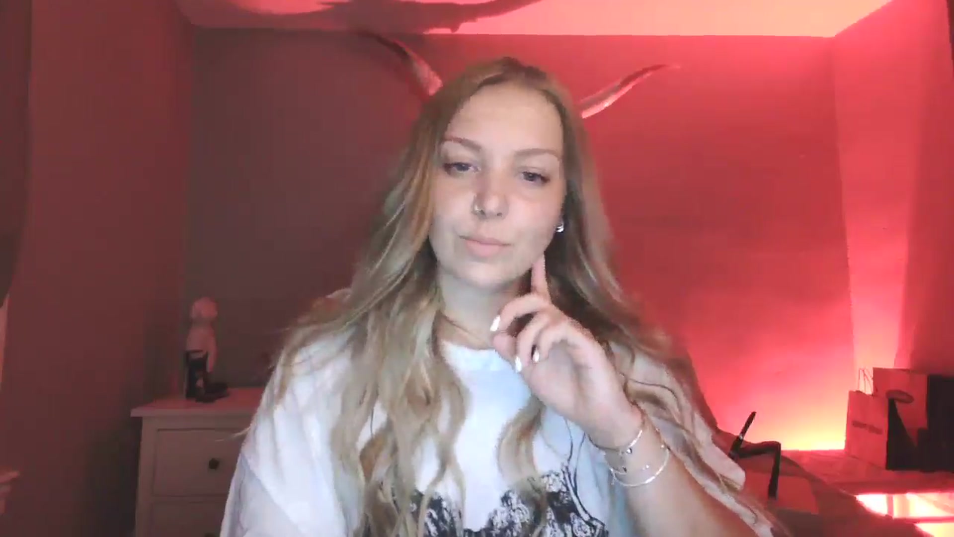 Gallery image thumbnail from Lovelyleah's myfreecams stream on, 08/25/2025, 16:33 image 10 of 20
