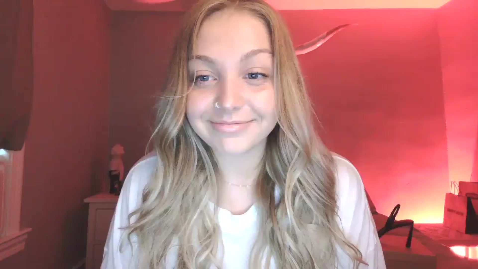 Gallery image thumbnail from Lovelyleah's myfreecams stream on, 08/25/2025, 16:33 image 5 of 20