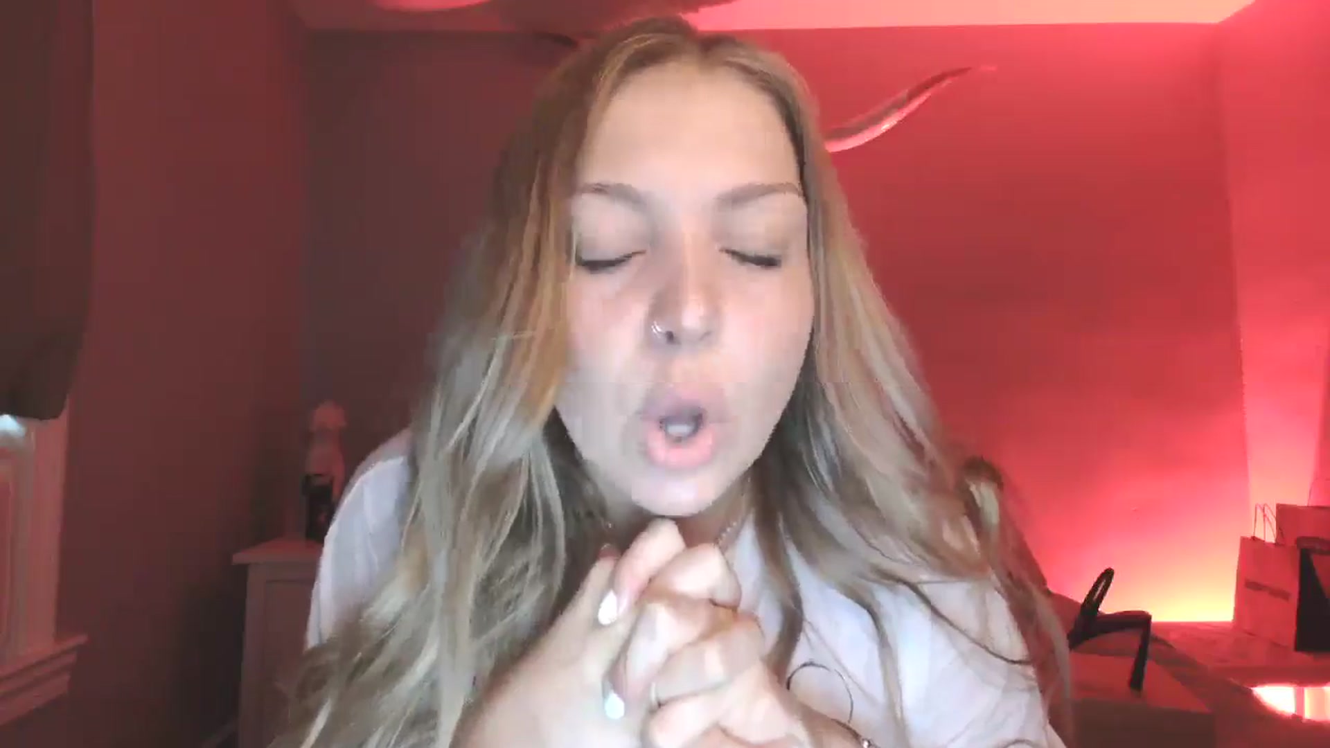 Gallery image thumbnail from Lovelyleah's myfreecams stream on, 08/25/2025, 16:33 image 6 of 20