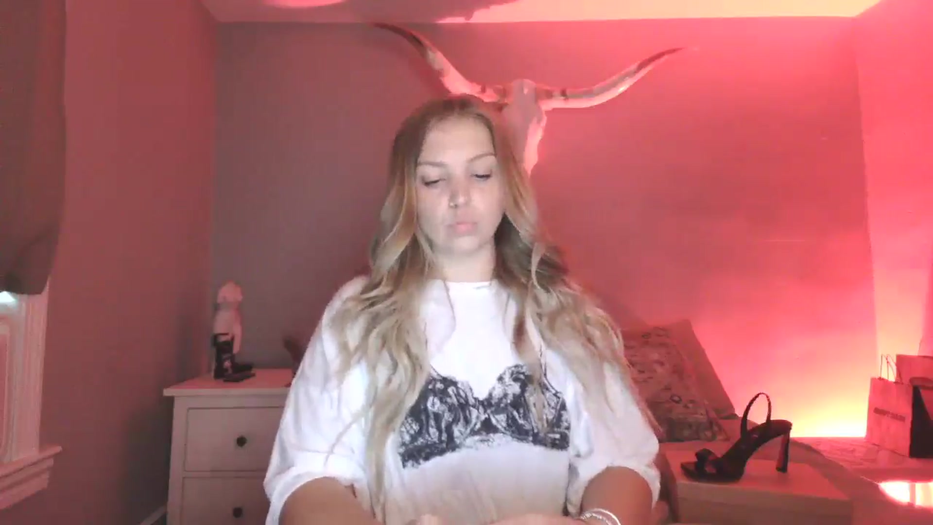 Gallery image thumbnail from Lovelyleah's myfreecams stream on, 08/25/2025, 16:33 image 2 of 20