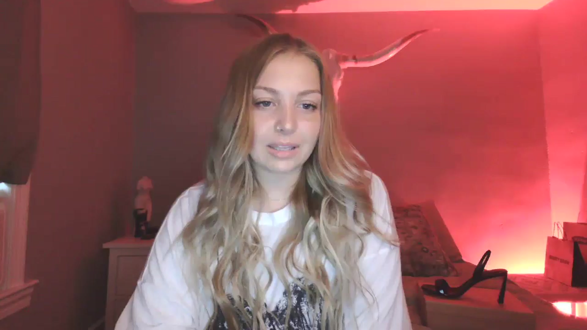Gallery image thumbnail from Lovelyleah's myfreecams stream on, 08/25/2025, 16:33 image 4 of 20