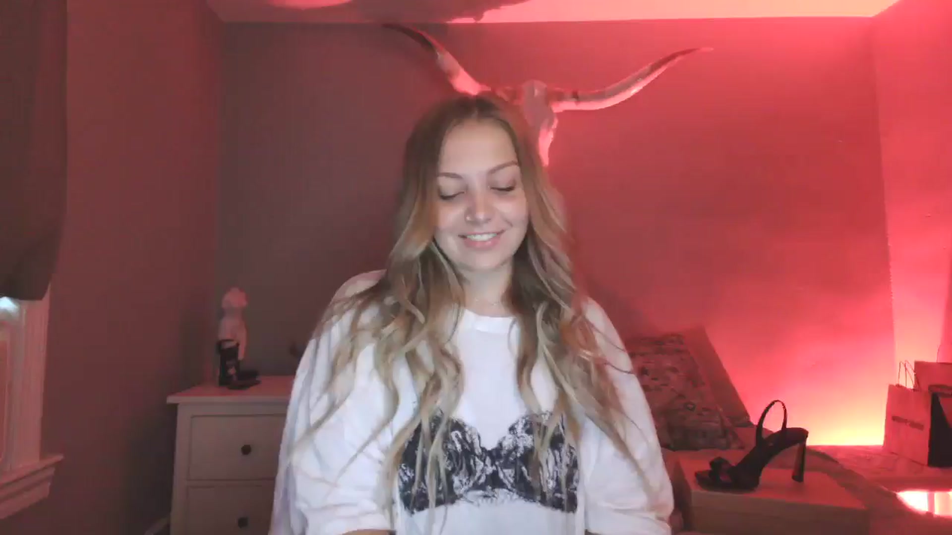 Gallery image thumbnail from Lovelyleah's myfreecams stream on, 08/25/2025, 16:33 image 1 of 20