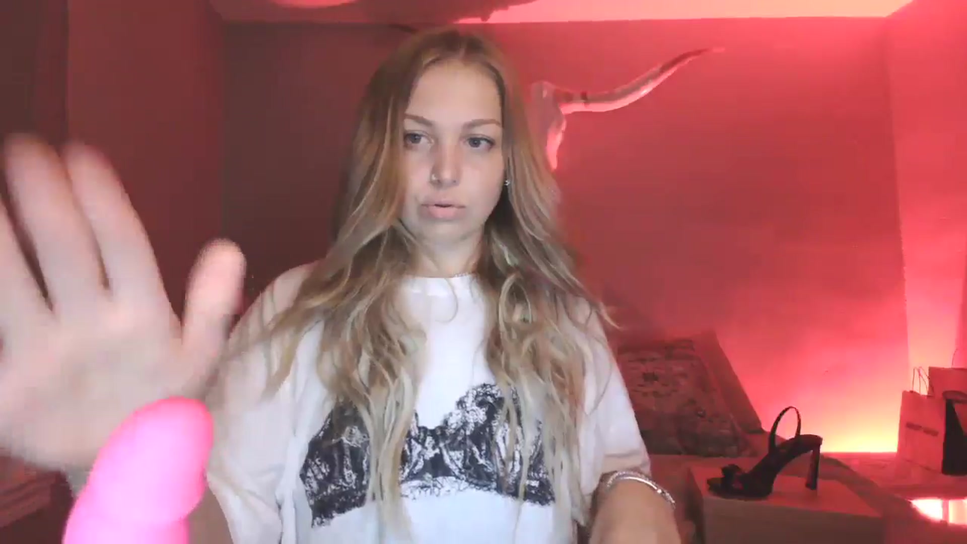 Gallery image thumbnail from Lovelyleah's myfreecams stream on, 08/25/2025, 16:33 image 3 of 20