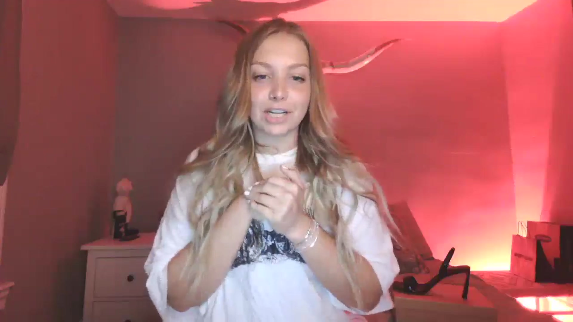 Gallery image thumbnail from Lovelyleah's myfreecams stream on, 08/25/2025, 16:33 image 8 of 20
