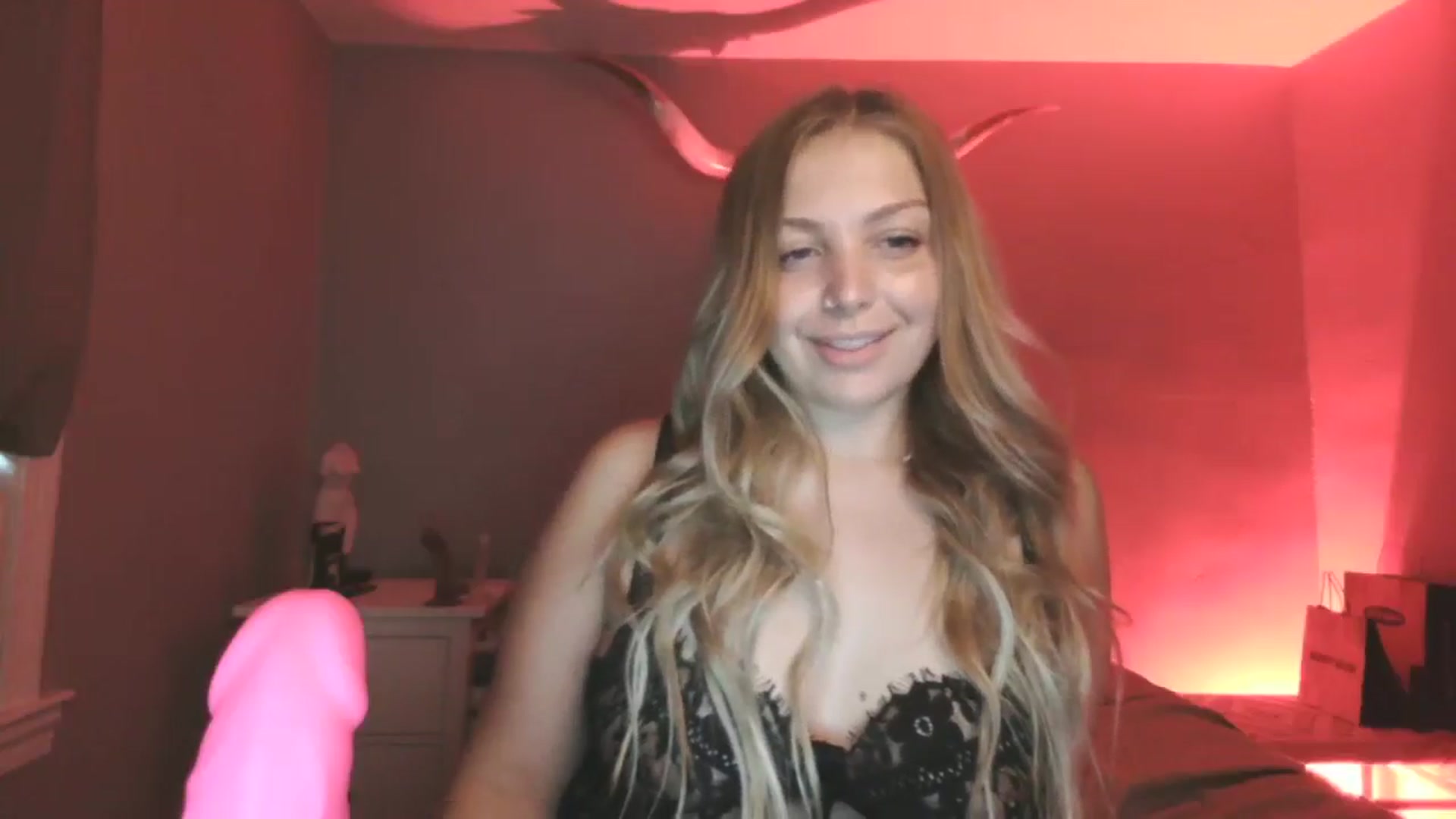 Gallery image thumbnail from Lovelyleah's myfreecams stream on, 08/25/2025, 17:32 image 3 of 20